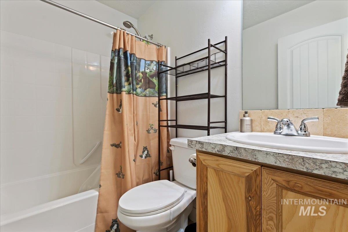 1064 Homestead, Emmett, Idaho 83617, 3 Bedrooms, 2 Bathrooms, Residential For Sale, Price $400,000,MLS 99002589
