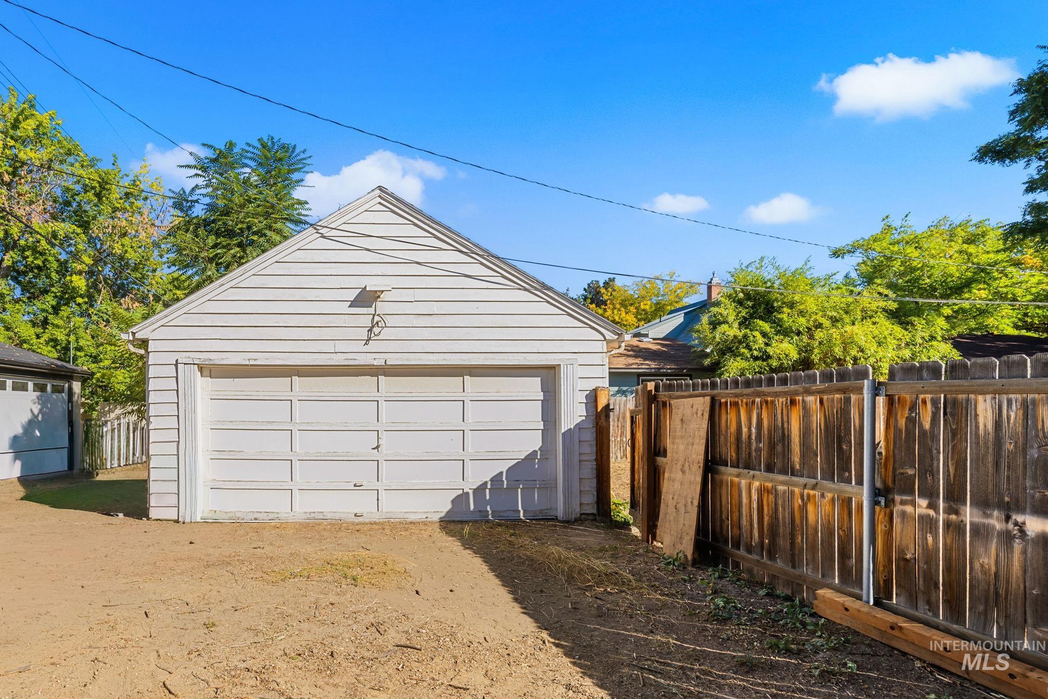 1717 S Manitou, Boise, Idaho 83706, 6 Bedrooms, 3 Bathrooms, Residential For Sale, Price $799,900,MLS 99002598