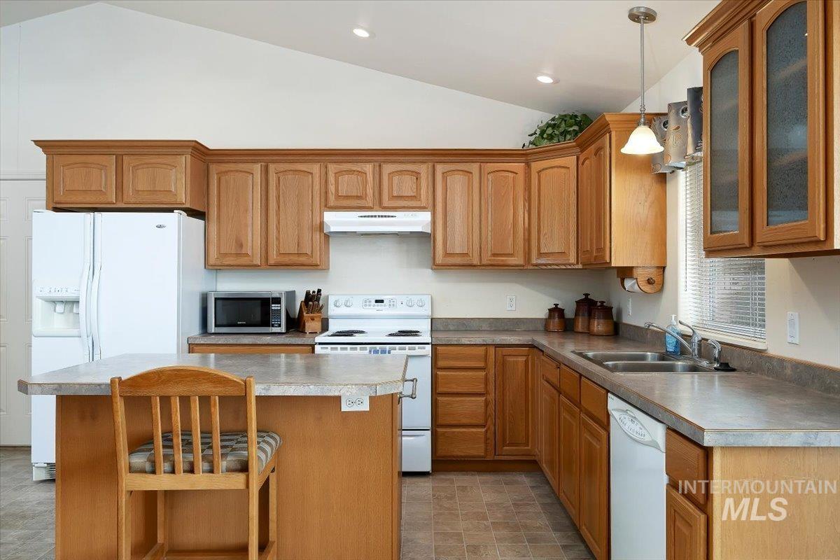 2122 Bitterbrush Ct, Gooding, Idaho 83330, 3 Bedrooms, 2 Bathrooms, Residential For Sale, Price $299,000,MLS 99002603