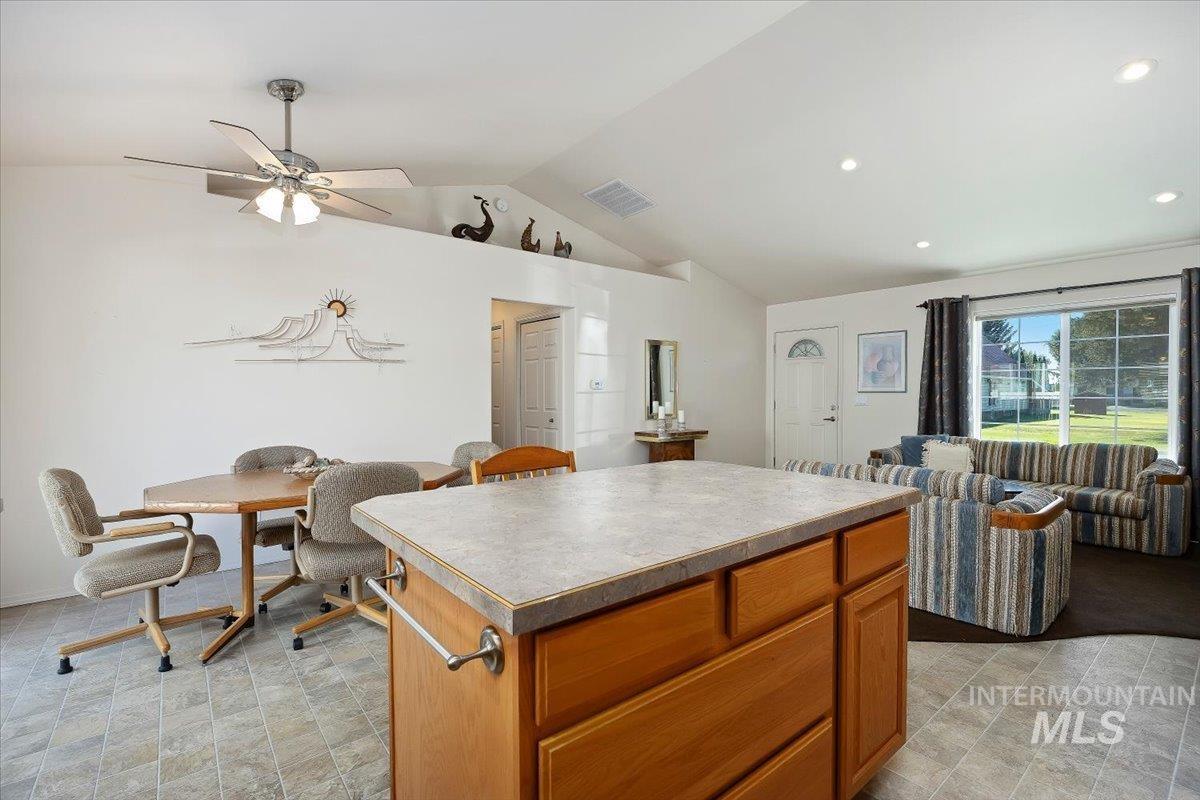 2122 Bitterbrush Ct, Gooding, Idaho 83330, 3 Bedrooms, 2 Bathrooms, Residential For Sale, Price $299,000,MLS 99002603