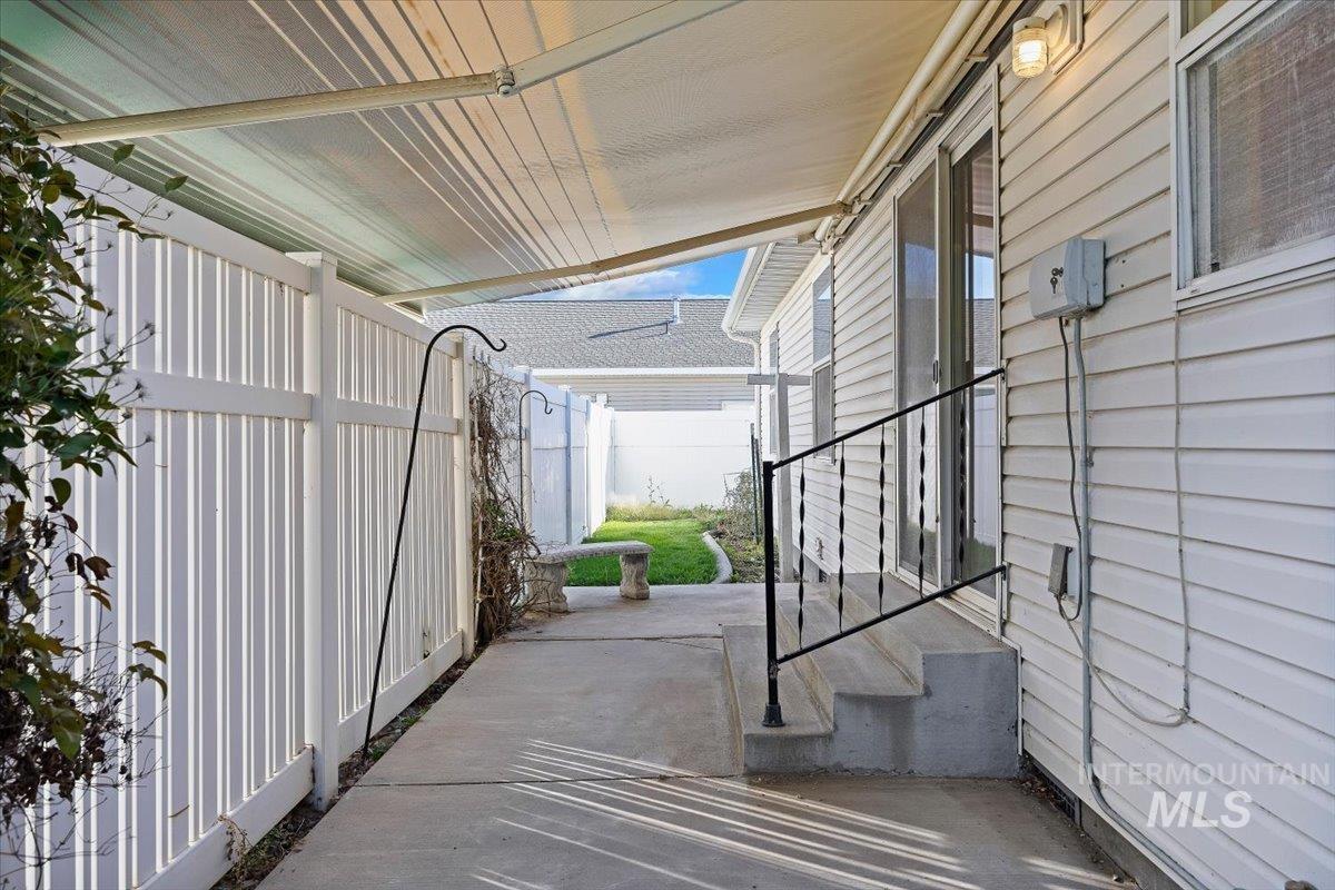 2122 Bitterbrush Ct, Gooding, Idaho 83330, 3 Bedrooms, 2 Bathrooms, Residential For Sale, Price $299,000,MLS 99002603