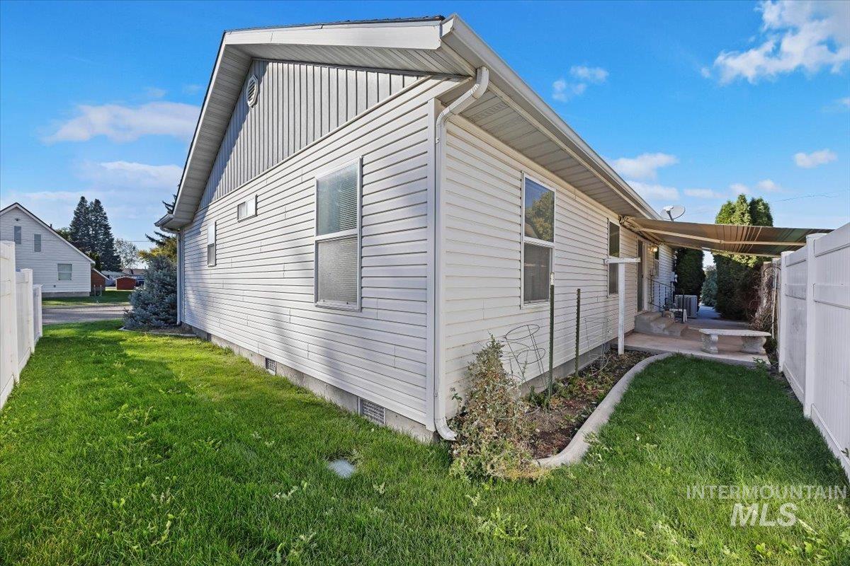 2122 Bitterbrush Ct, Gooding, Idaho 83330, 3 Bedrooms, 2 Bathrooms, Residential For Sale, Price $299,000,MLS 99002603