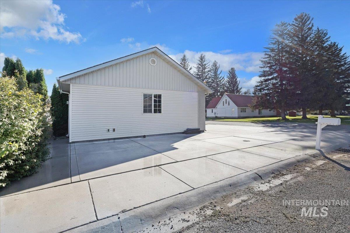 2122 Bitterbrush Ct, Gooding, Idaho 83330, 3 Bedrooms, 2 Bathrooms, Residential For Sale, Price $299,000,MLS 99002603
