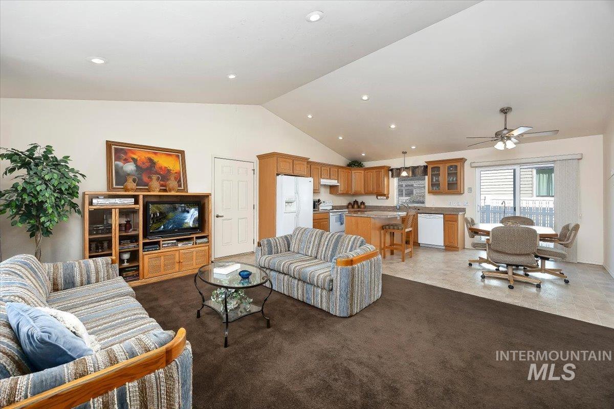2122 Bitterbrush Ct, Gooding, Idaho 83330, 3 Bedrooms, 2 Bathrooms, Residential For Sale, Price $299,000,MLS 99002603