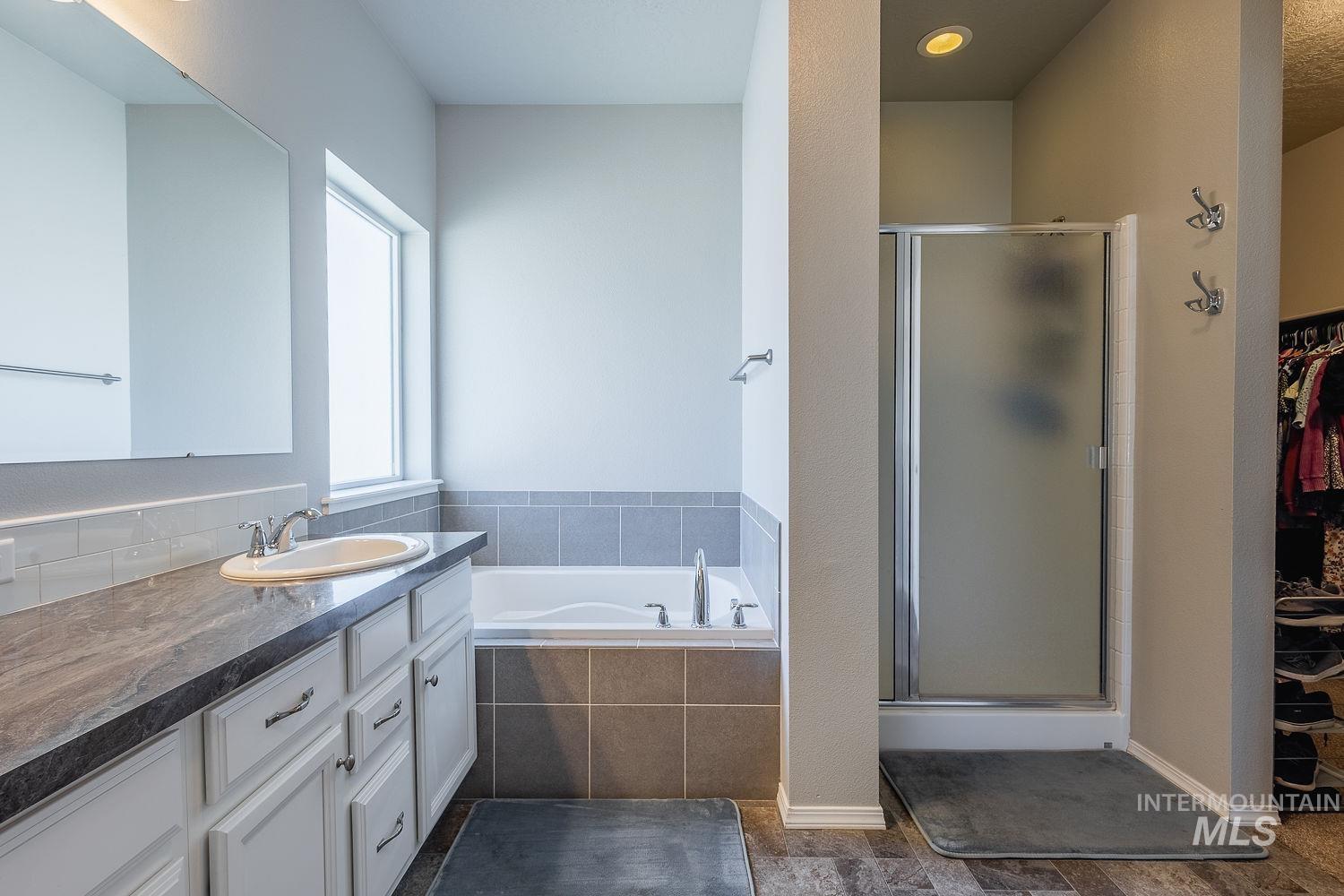 4513 S Dazzle Ave, Meridian, Idaho 83642, 3 Bedrooms, 2 Bathrooms, Residential For Sale, Price $510,000,MLS 99002610