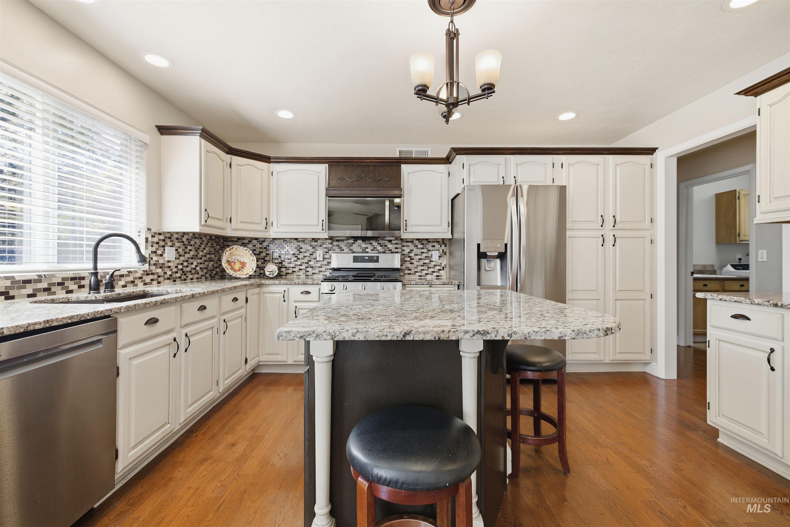2028 Candleridge Dr, Twin Falls, Idaho 83301, 4 Bedrooms, 2.5 Bathrooms, Residential For Sale, Price $599,500,MLS 99002613