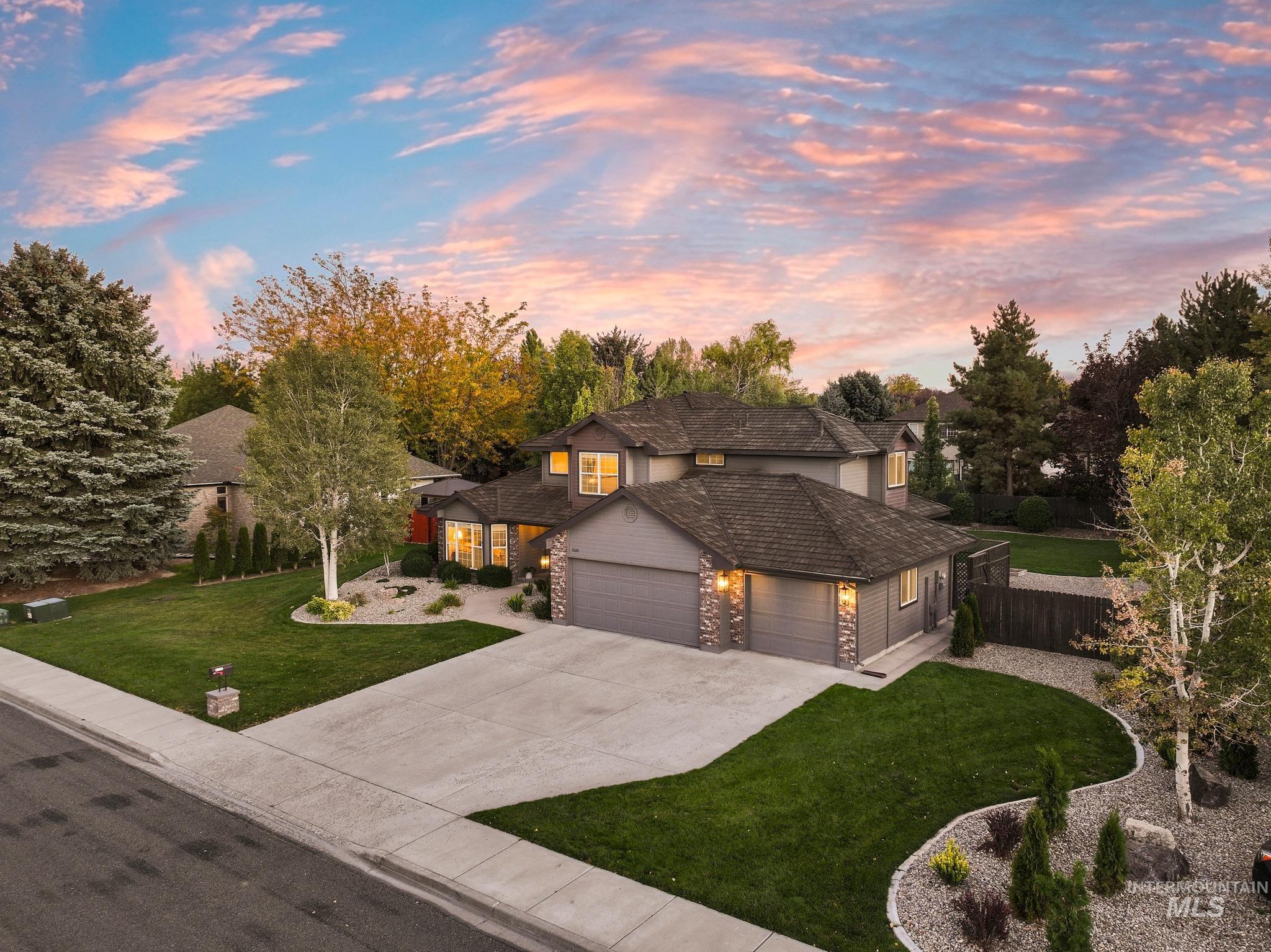 2028 Candleridge Dr, Twin Falls, Idaho 83301, 4 Bedrooms, 2.5 Bathrooms, Residential For Sale, Price $599,500,MLS 99002613