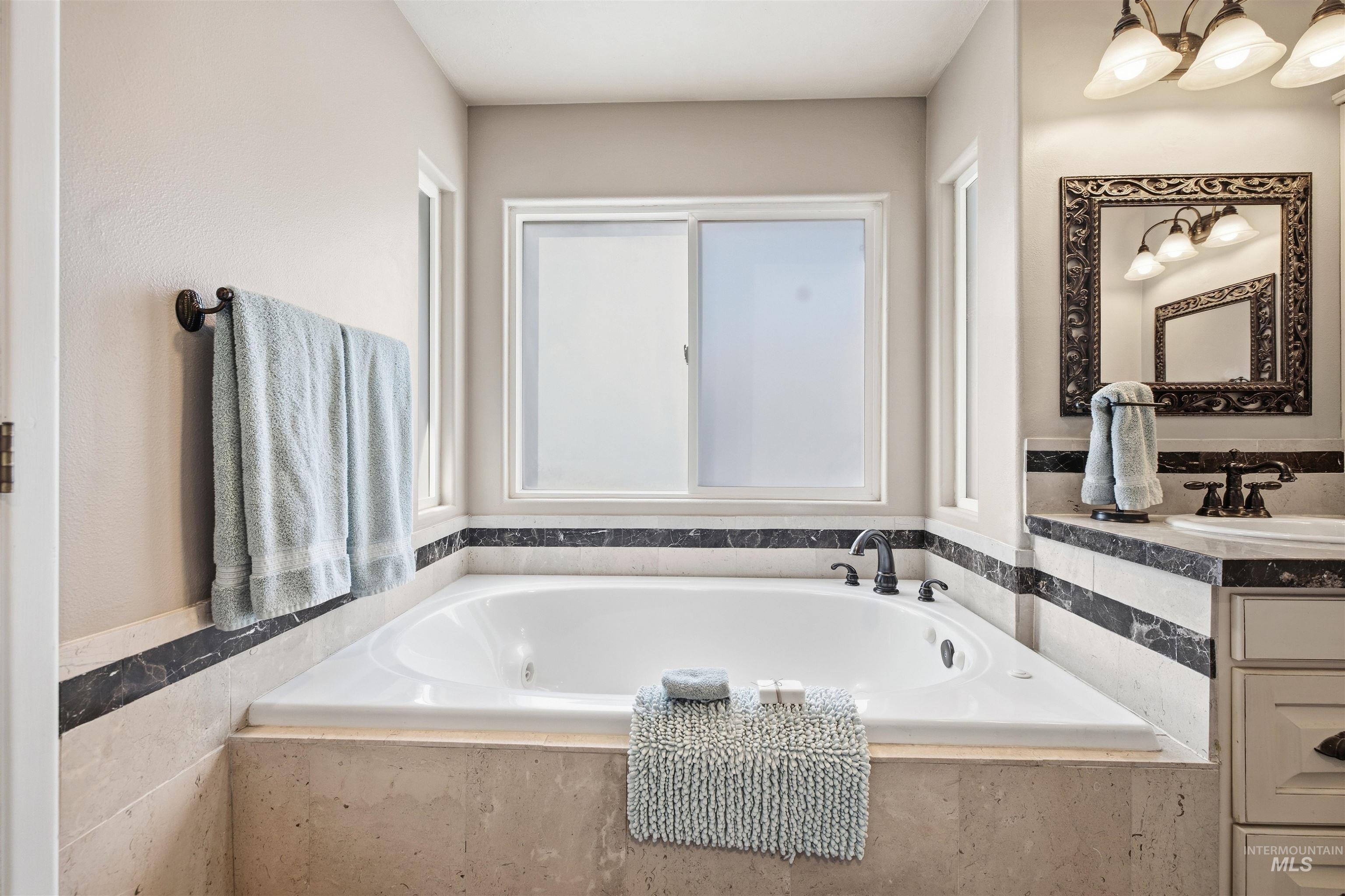 2028 Candleridge Dr, Twin Falls, Idaho 83301, 4 Bedrooms, 2.5 Bathrooms, Residential For Sale, Price $599,500,MLS 99002613