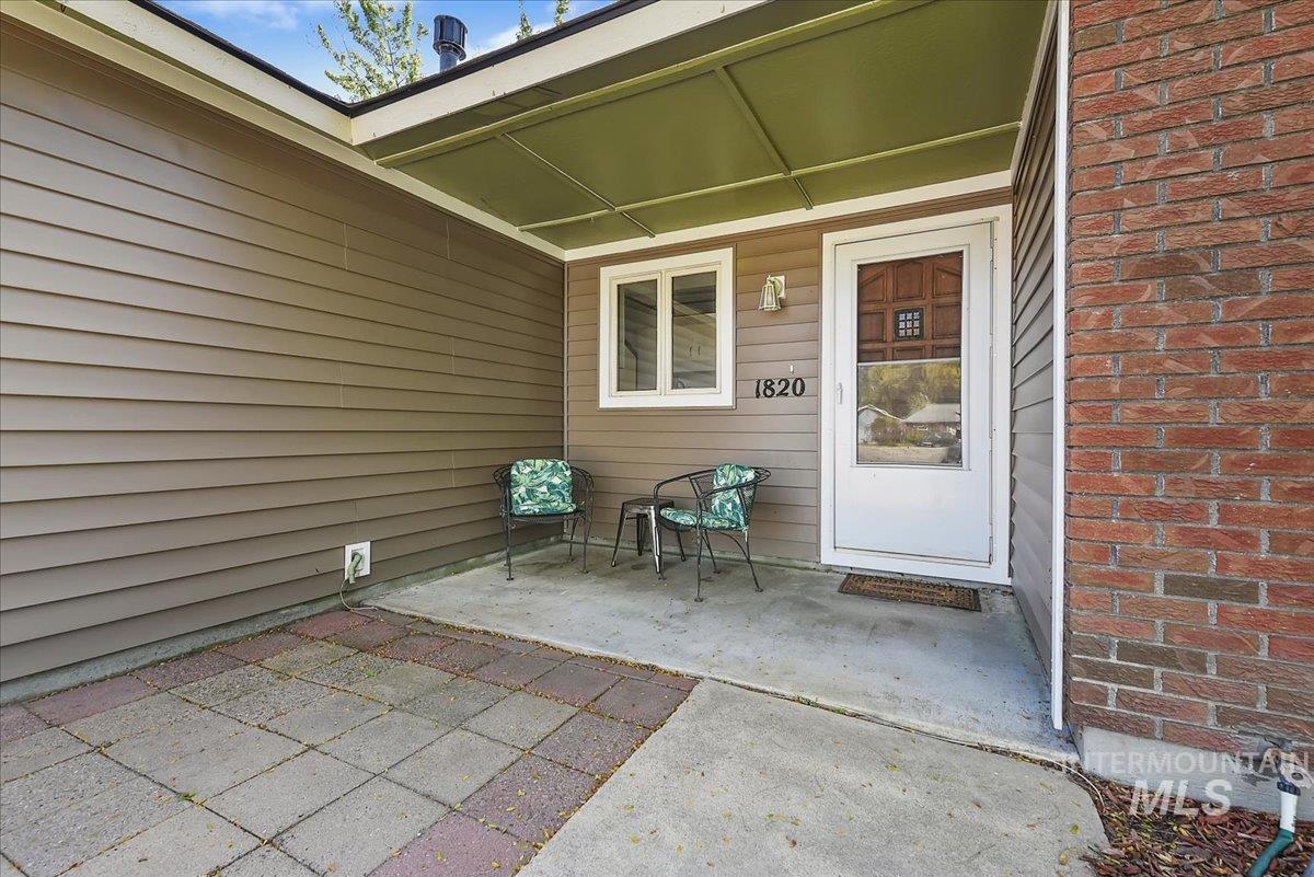 1820 N Kristen Way, Meridian, Idaho 83646, 3 Bedrooms, 2 Bathrooms, Residential For Sale, Price $420,000,MLS 99002615