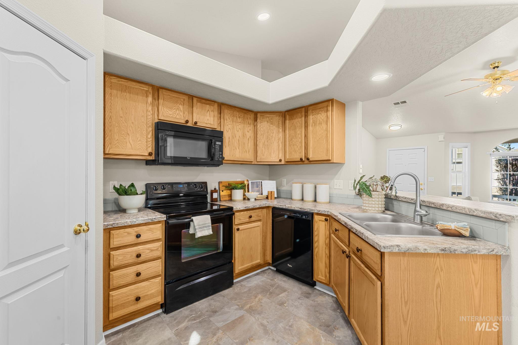 11729 W Shetland Dr., Boise, Idaho 83709, 3 Bedrooms, 2 Bathrooms, Residential For Sale, Price $430,000,MLS 99002621