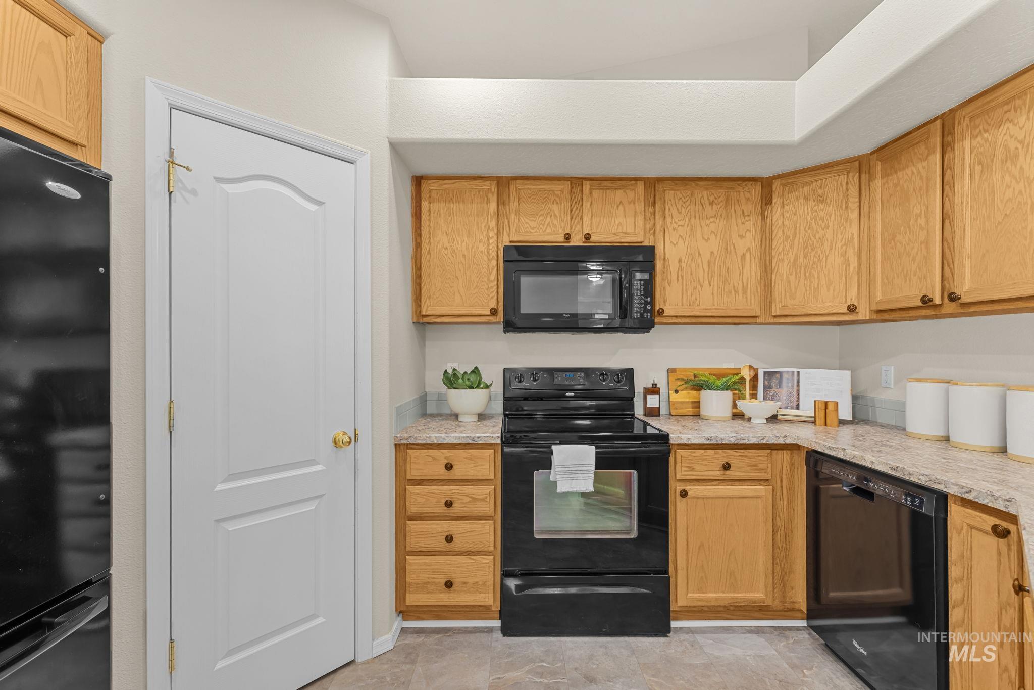 11729 W Shetland Dr., Boise, Idaho 83709, 3 Bedrooms, 2 Bathrooms, Residential For Sale, Price $430,000,MLS 99002621