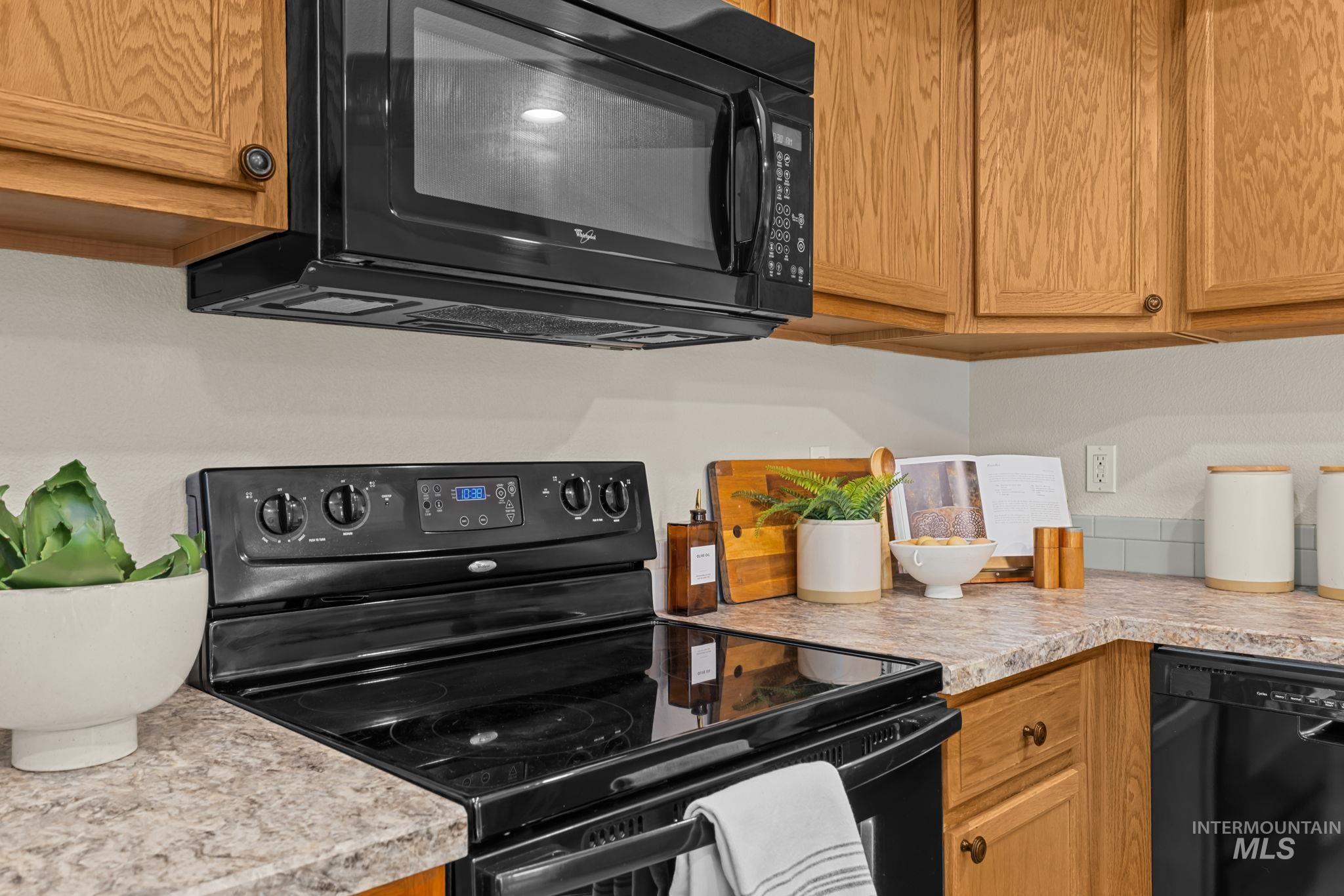 11729 W Shetland Dr., Boise, Idaho 83709, 3 Bedrooms, 2 Bathrooms, Residential For Sale, Price $430,000,MLS 99002621