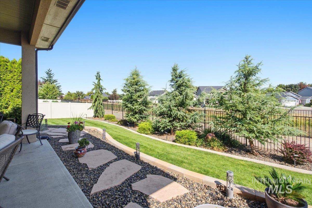 1058 E Radiant Ridge Dr., Meridian, Idaho 83642, 3 Bedrooms, 2 Bathrooms, Residential For Sale, Price $729,000,MLS 99002624