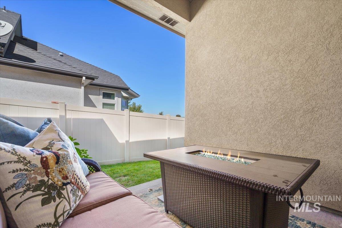 1058 E Radiant Ridge Dr., Meridian, Idaho 83642, 3 Bedrooms, 2 Bathrooms, Residential For Sale, Price $729,000,MLS 99002624