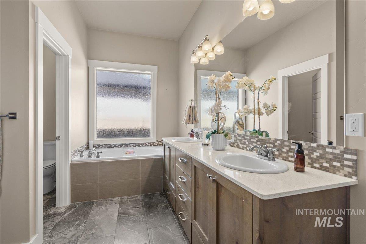 1058 E Radiant Ridge Dr., Meridian, Idaho 83642, 3 Bedrooms, 2 Bathrooms, Residential For Sale, Price $729,000,MLS 99002624