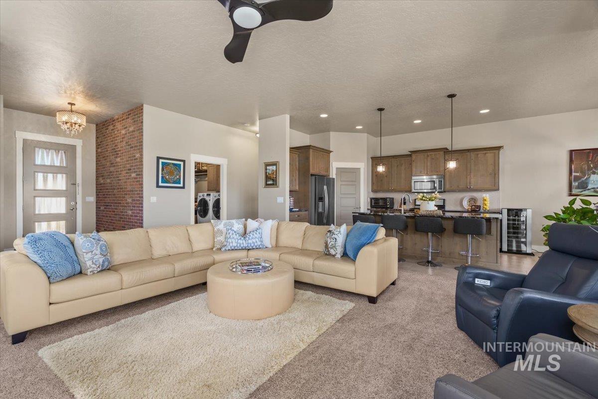 1058 E Radiant Ridge Dr., Meridian, Idaho 83642, 3 Bedrooms, 2 Bathrooms, Residential For Sale, Price $729,000,MLS 99002624