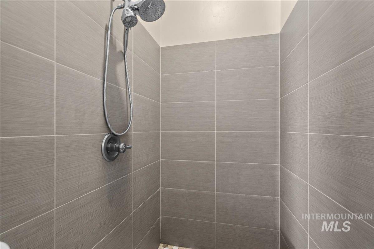 1058 E Radiant Ridge Dr., Meridian, Idaho 83642, 3 Bedrooms, 2 Bathrooms, Residential For Sale, Price $729,000,MLS 99002624