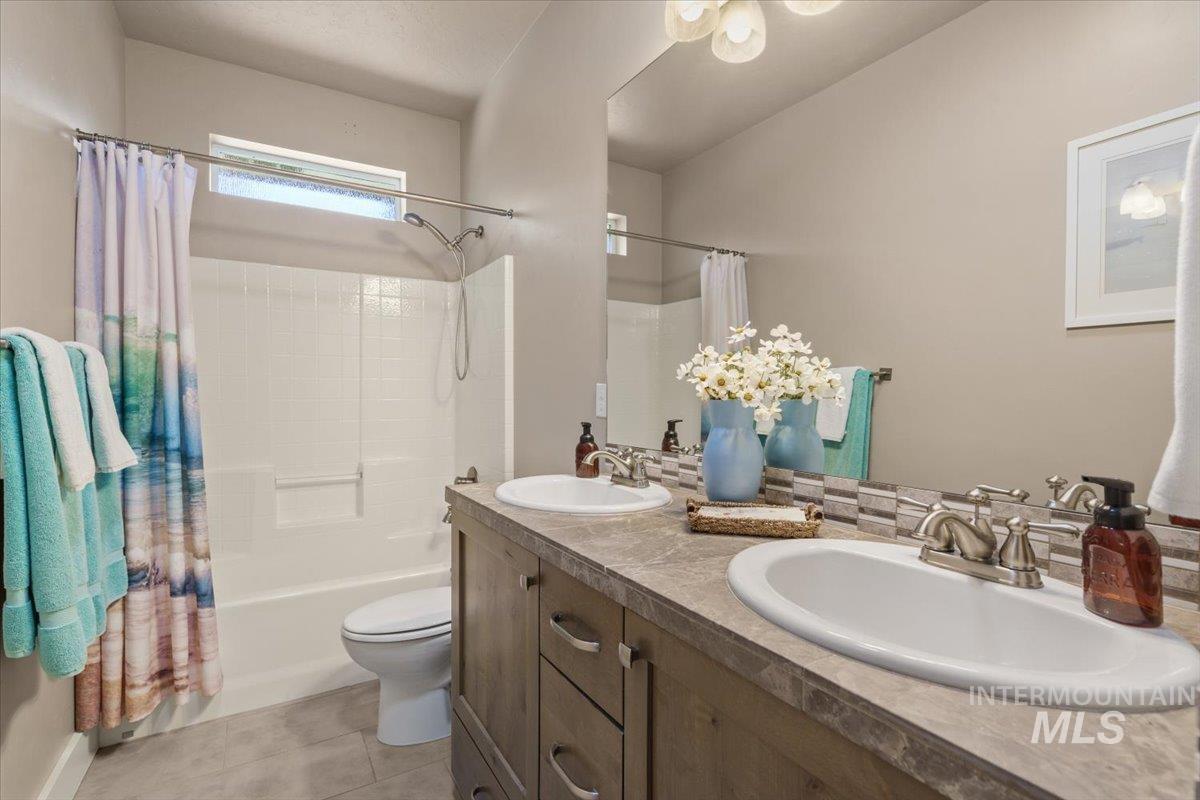 1058 E Radiant Ridge Dr., Meridian, Idaho 83642, 3 Bedrooms, 2 Bathrooms, Residential For Sale, Price $729,000,MLS 99002624