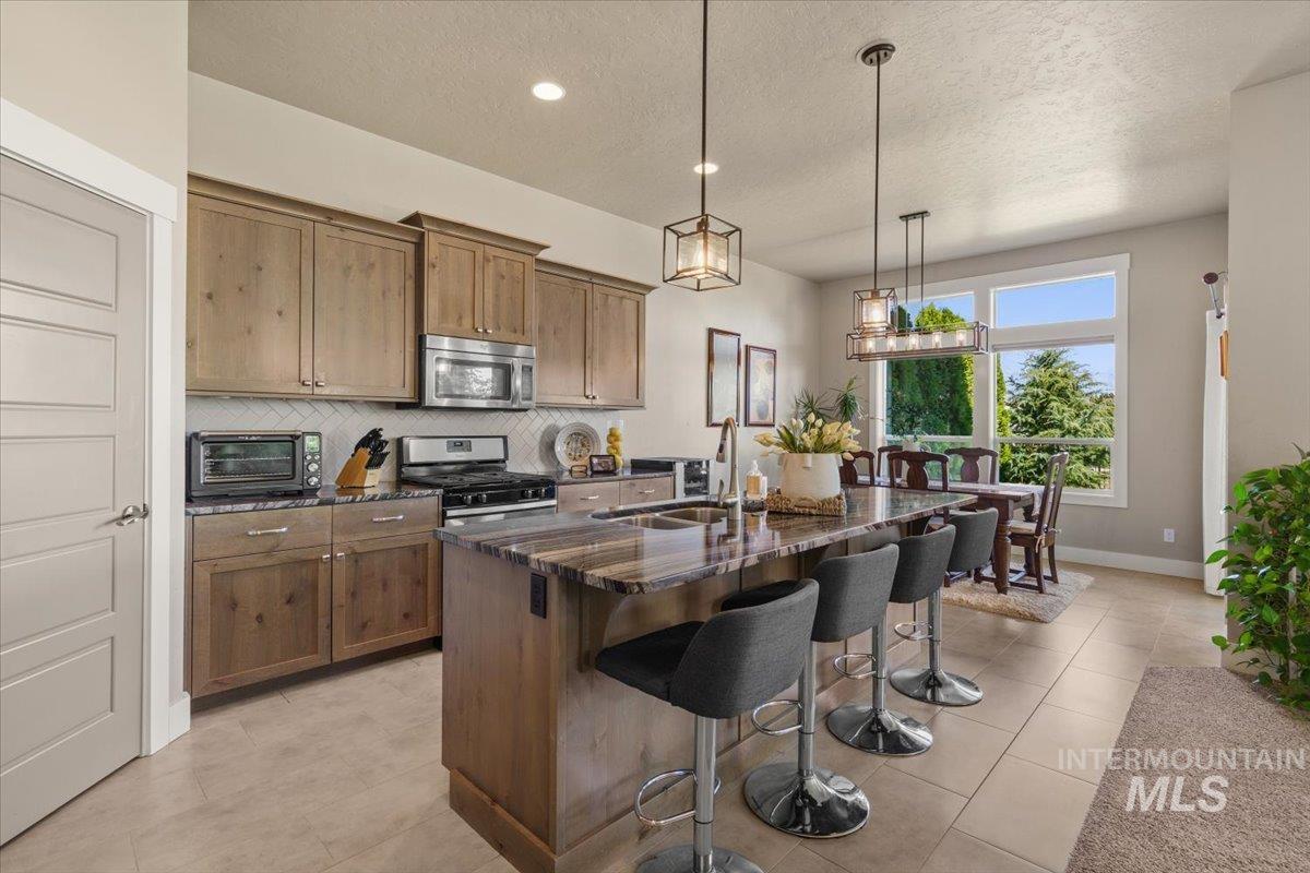 1058 E Radiant Ridge Dr., Meridian, Idaho 83642, 3 Bedrooms, 2 Bathrooms, Residential For Sale, Price $729,000,MLS 99002624