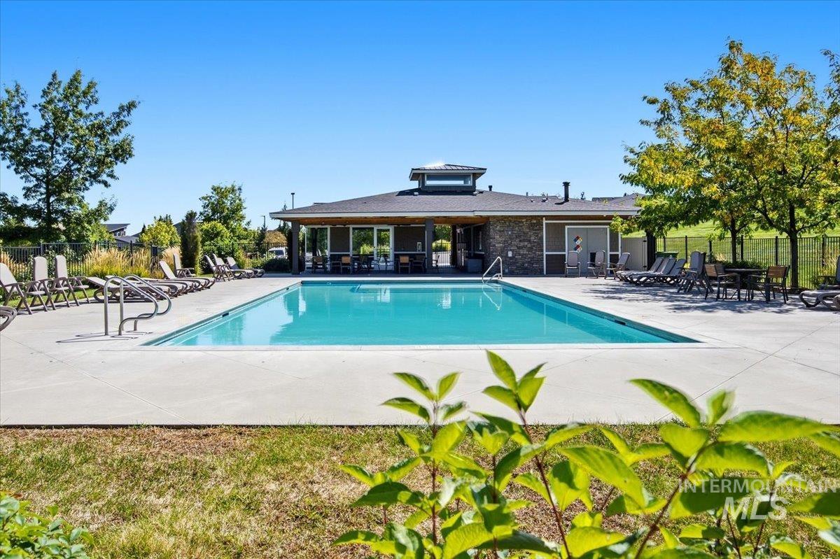 1058 E Radiant Ridge Dr., Meridian, Idaho 83642, 3 Bedrooms, 2 Bathrooms, Residential For Sale, Price $729,000,MLS 99002624