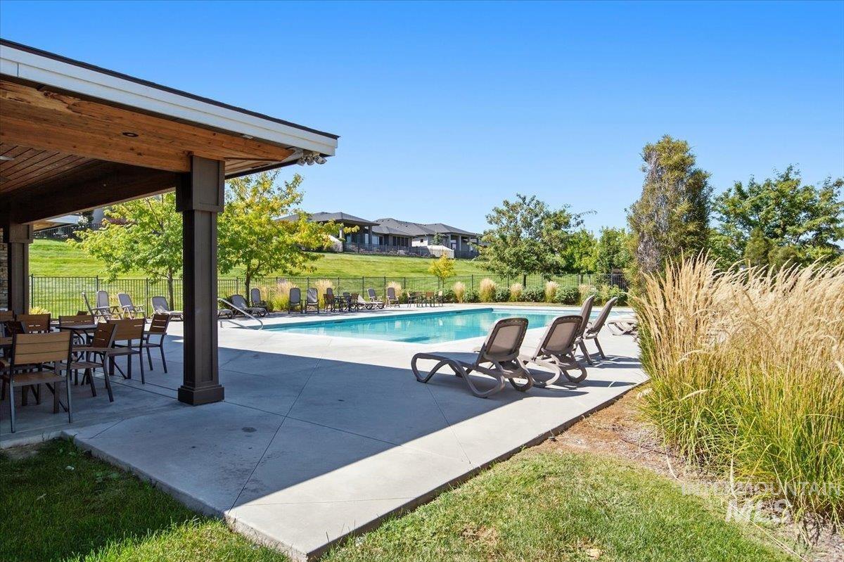 1058 E Radiant Ridge Dr., Meridian, Idaho 83642, 3 Bedrooms, 2 Bathrooms, Residential For Sale, Price $729,000,MLS 99002624