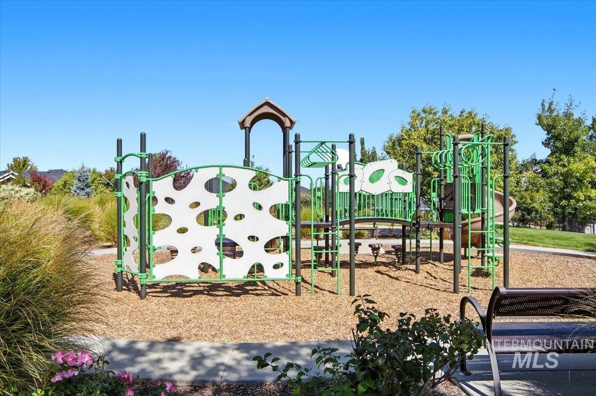 1058 E Radiant Ridge Dr., Meridian, Idaho 83642, 3 Bedrooms, 2 Bathrooms, Residential For Sale, Price $729,000,MLS 99002624