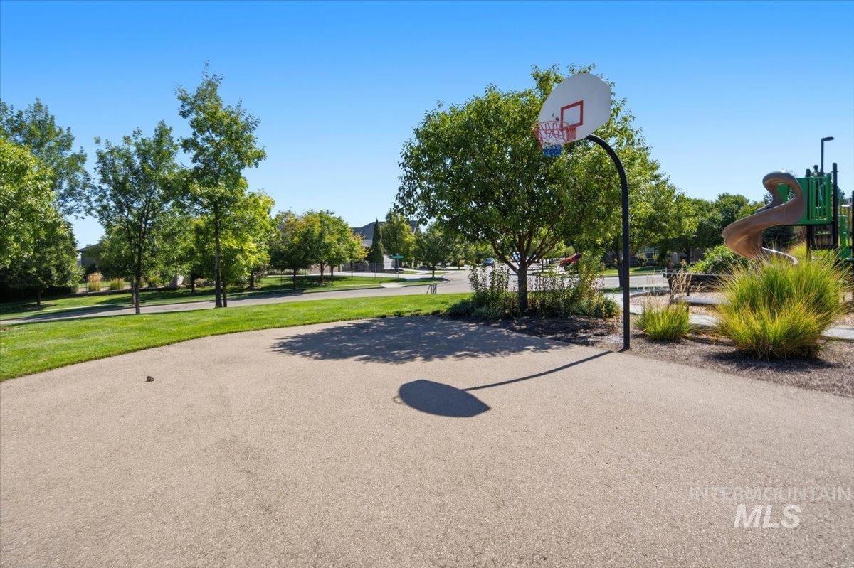 1058 E Radiant Ridge Dr., Meridian, Idaho 83642, 3 Bedrooms, 2 Bathrooms, Residential For Sale, Price $729,000,MLS 99002624