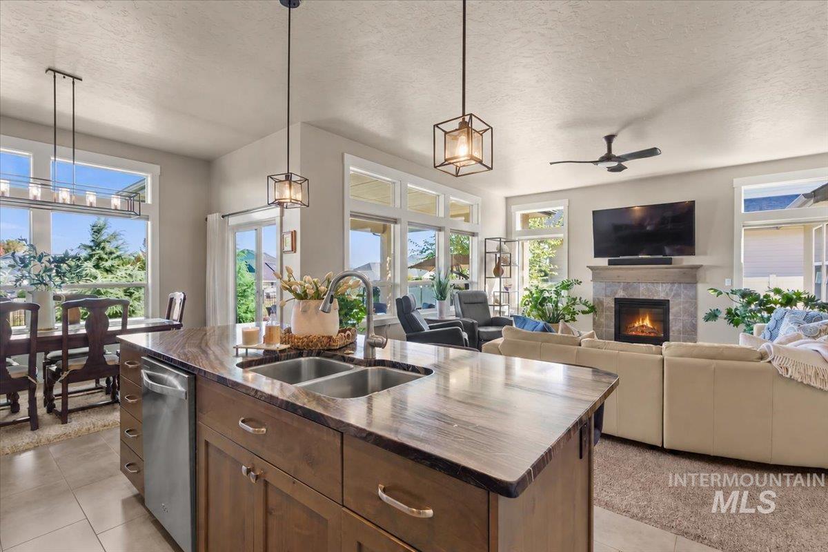1058 E Radiant Ridge Dr., Meridian, Idaho 83642, 3 Bedrooms, 2 Bathrooms, Residential For Sale, Price $729,000,MLS 99002624