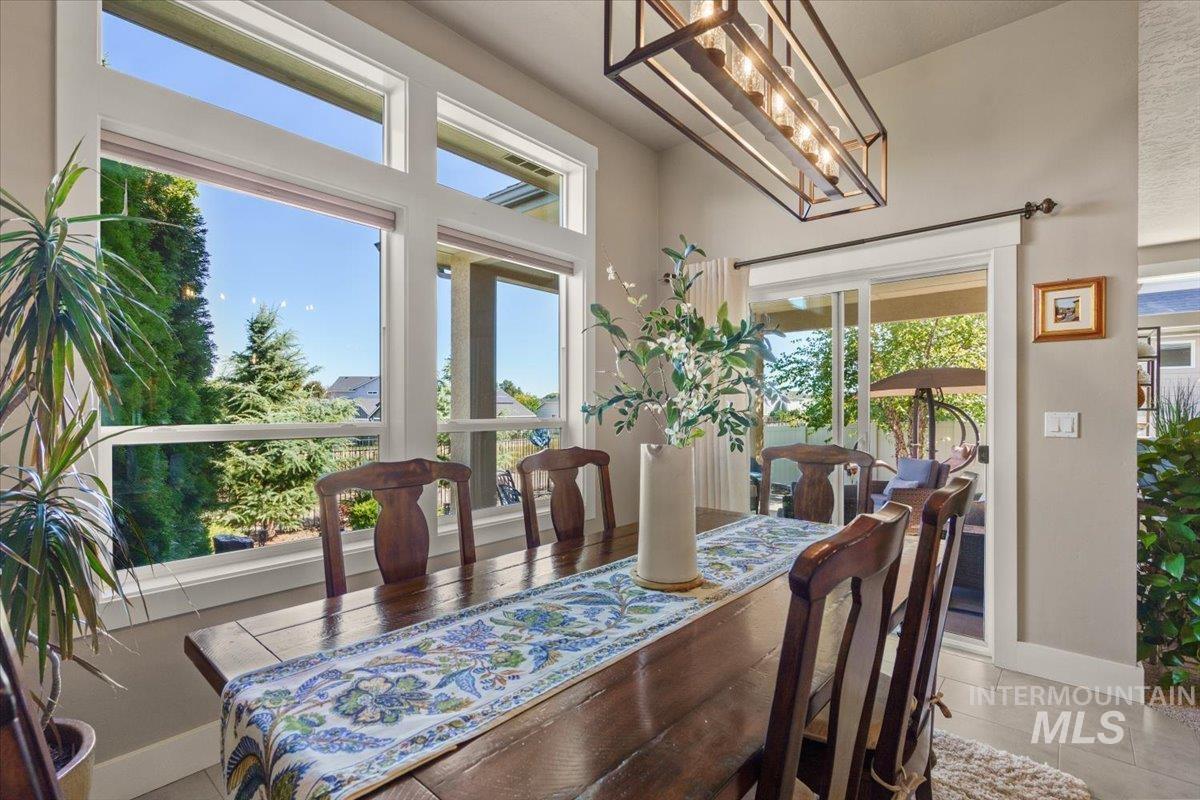 1058 E Radiant Ridge Dr., Meridian, Idaho 83642, 3 Bedrooms, 2 Bathrooms, Residential For Sale, Price $729,000,MLS 99002624