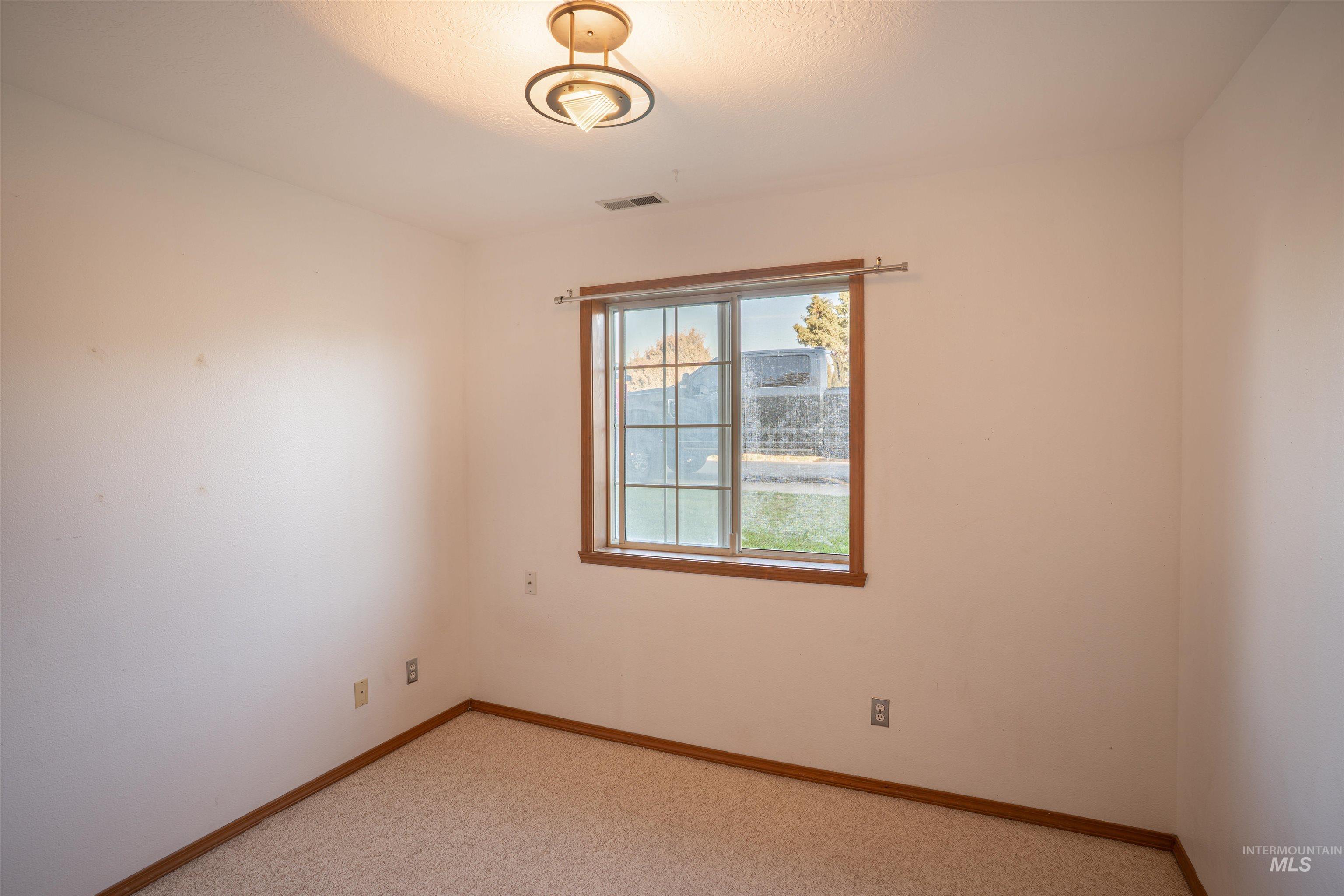 112 Seminole Cir, Jerome, Idaho 83338, 6 Bedrooms, 3 Bathrooms, Residential For Sale, Price $499,000,MLS 99002628