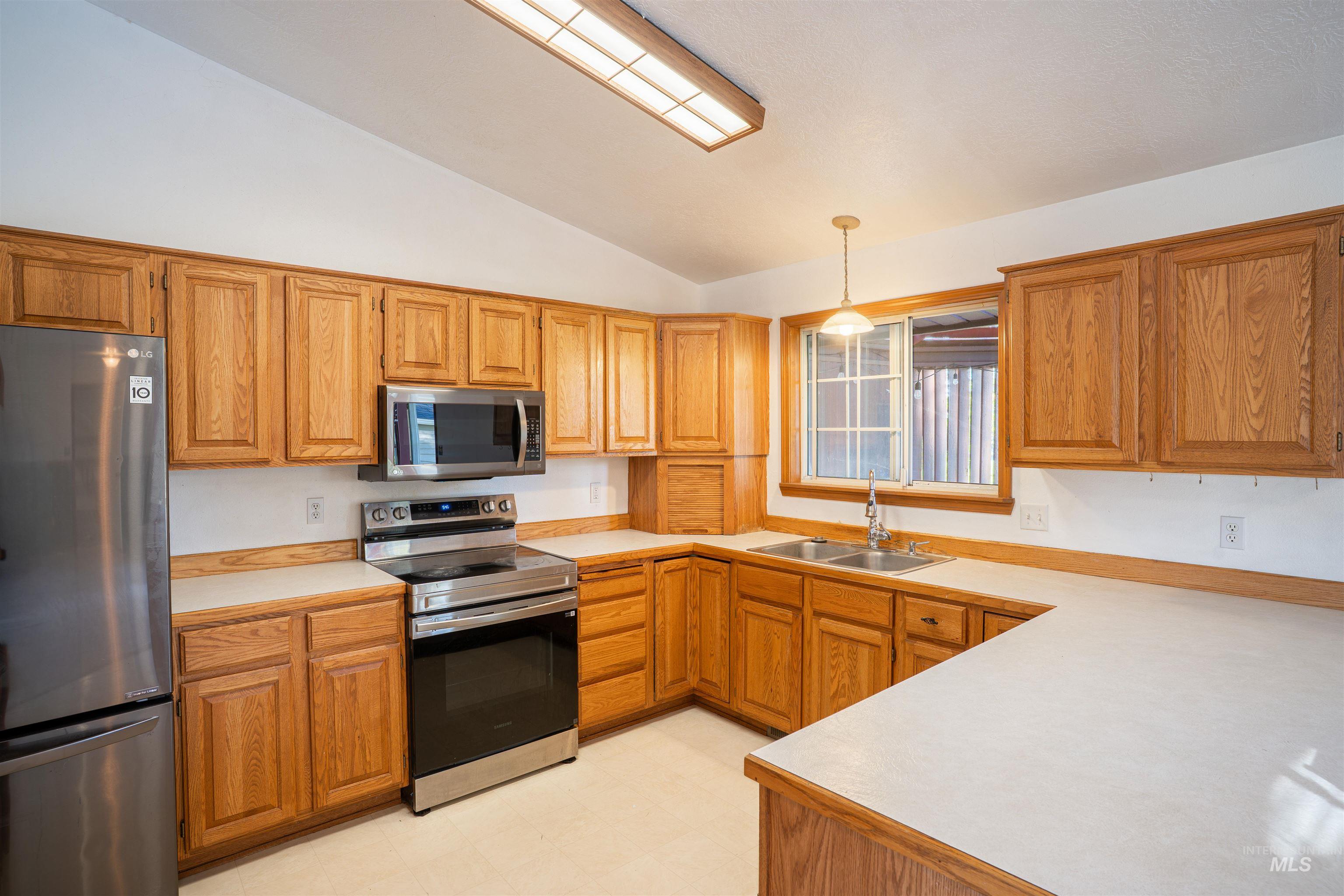 112 Seminole Cir, Jerome, Idaho 83338, 6 Bedrooms, 3 Bathrooms, Residential For Sale, Price $499,000,MLS 99002628