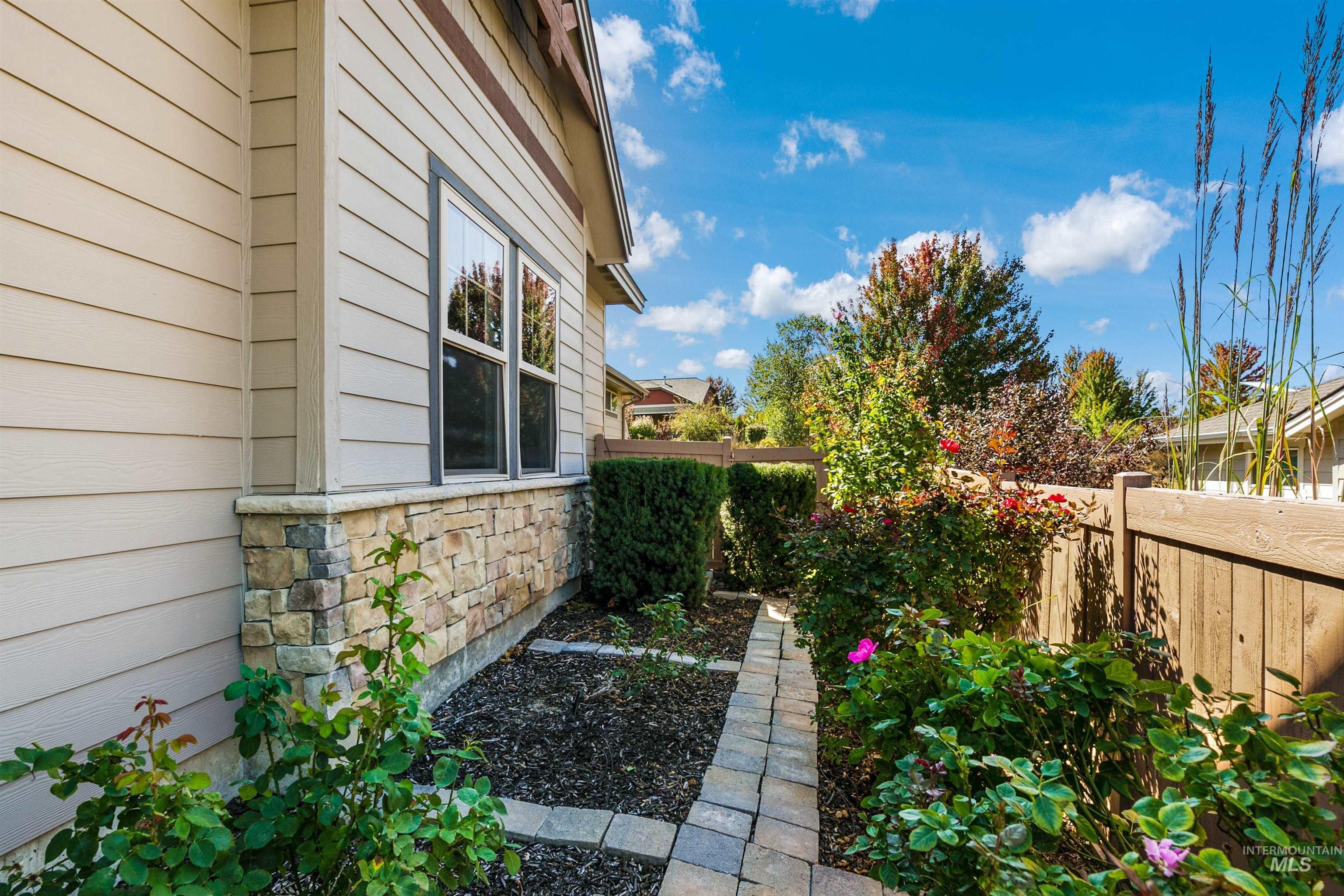 3833 Sage Creek Drive, Boise, Idaho 83714, 4 Bedrooms, 2.5 Bathrooms, Residential For Sale, Price $1,009,000,MLS 99002644