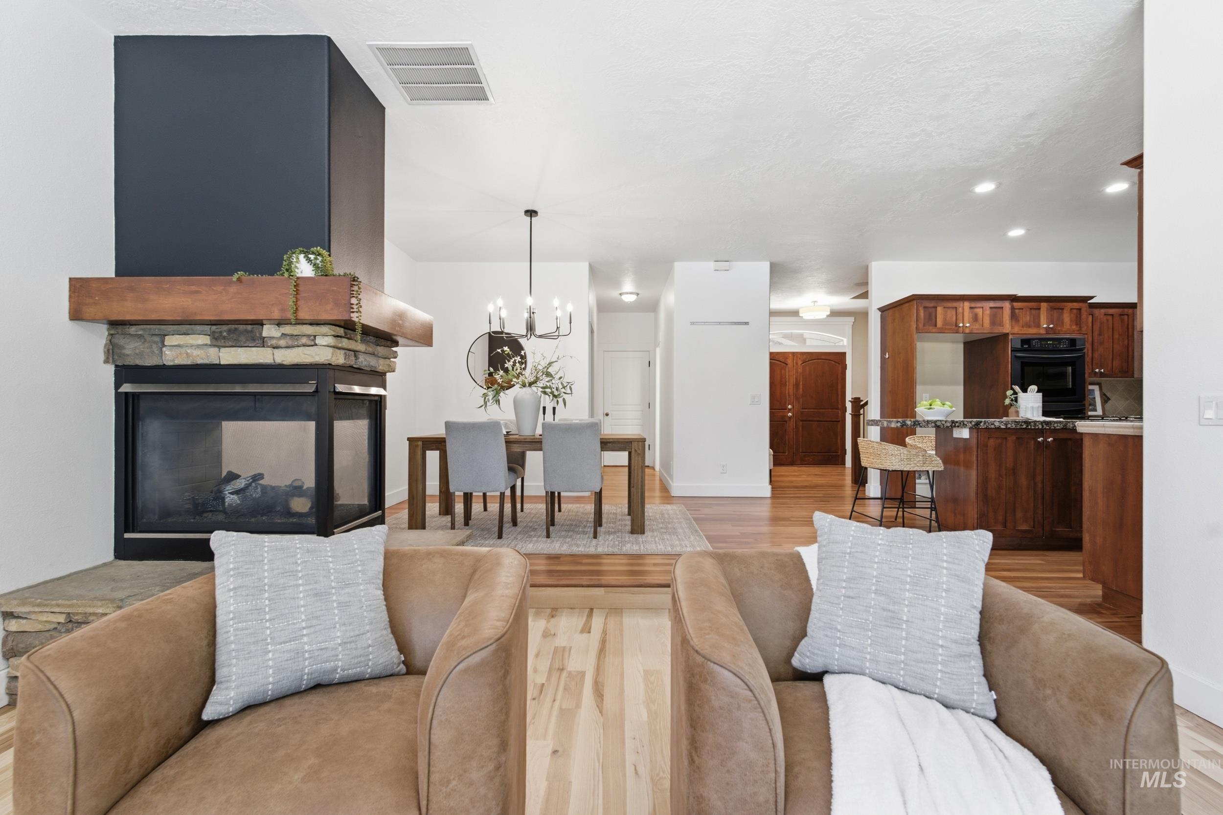 6201 N Cape Arago Place, Garden City, Idaho 83714, 5 Bedrooms, 3.5 Bathrooms, Residential For Sale, Price $979,900, 99002646