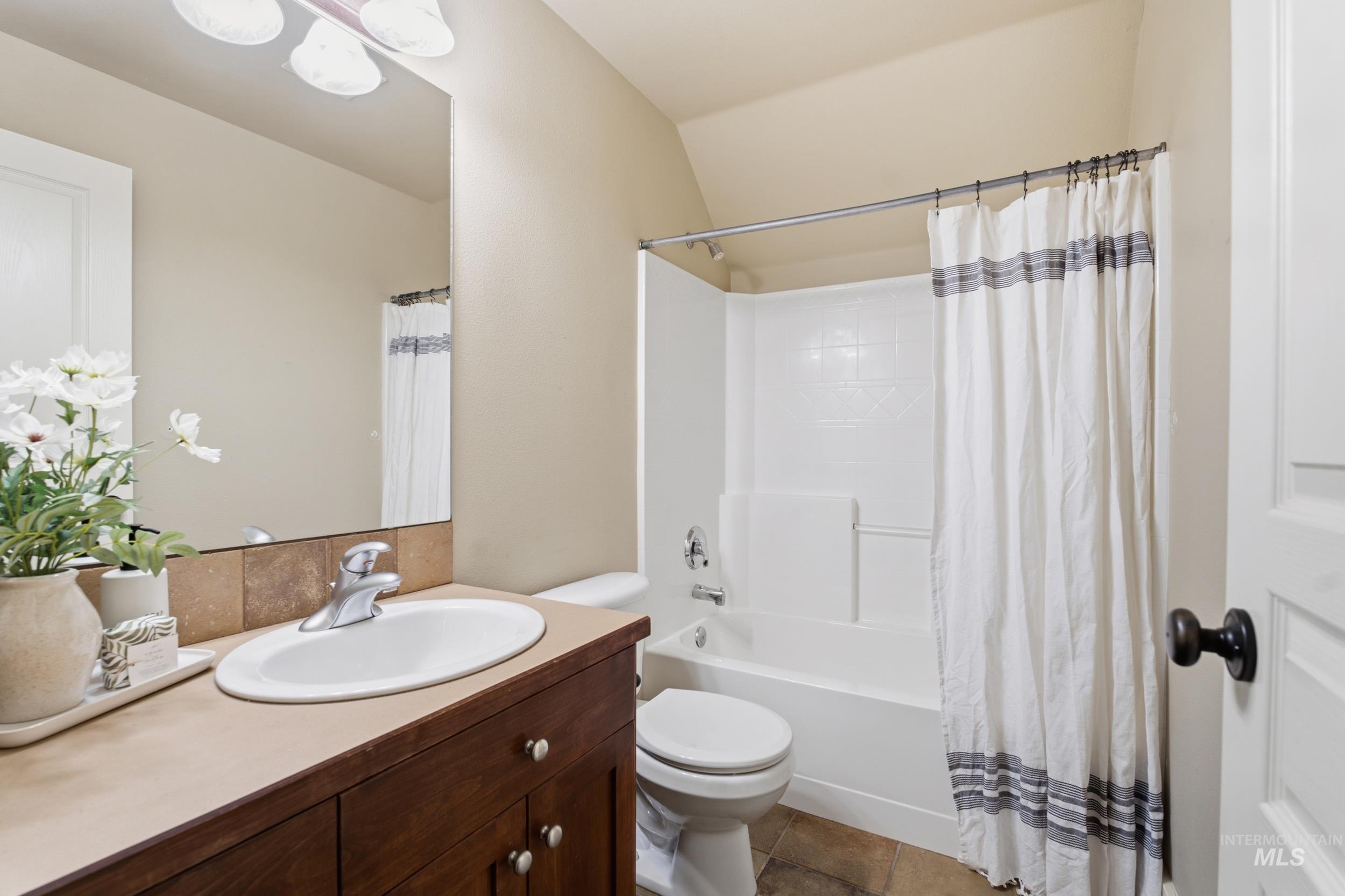 6201 N Cape Arago Place, Garden City, Idaho 83714, 5 Bedrooms, 3.5 Bathrooms, Residential For Sale, Price $979,900, 99002646