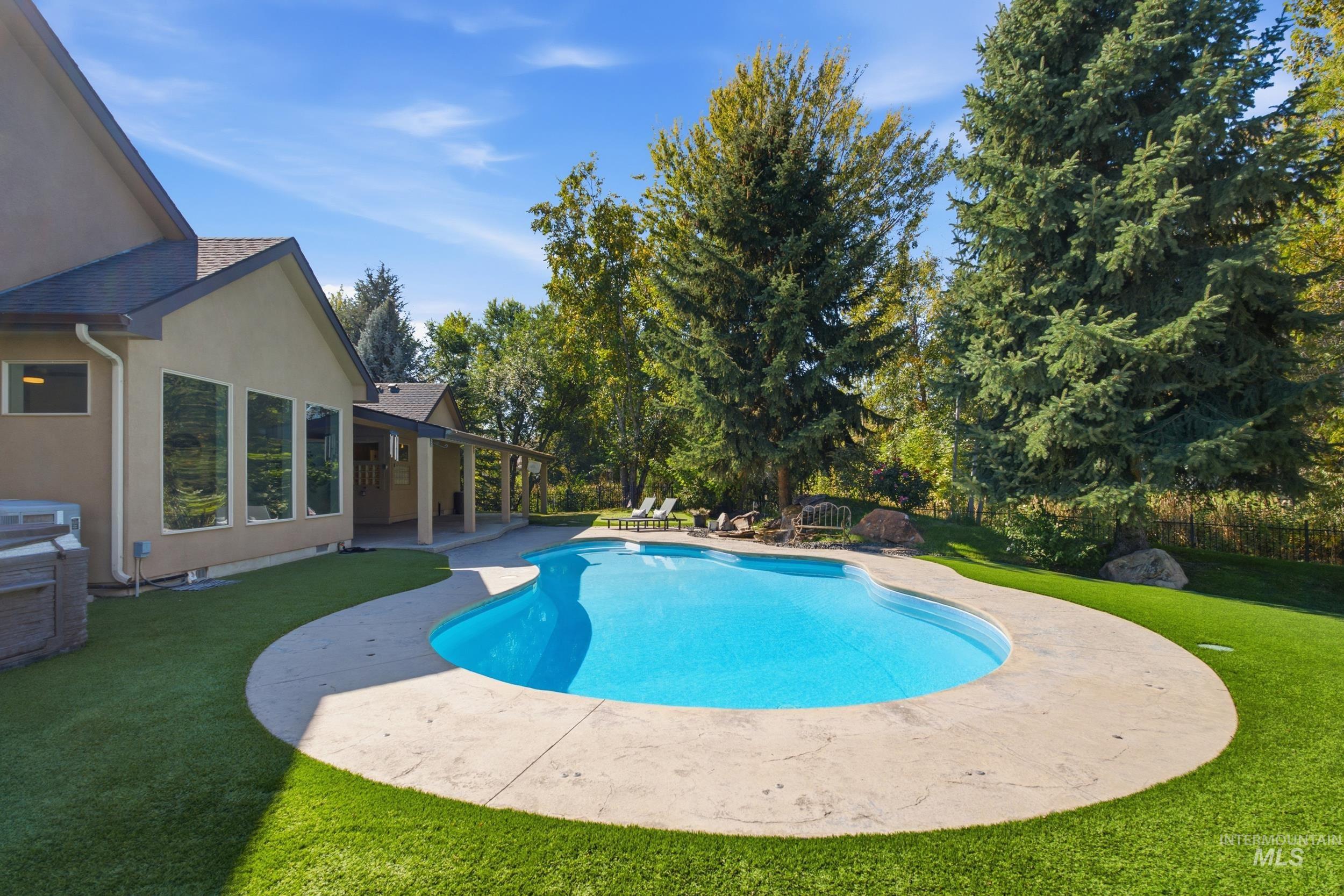 6201 N Cape Arago Place, Garden City, Idaho 83714, 5 Bedrooms, 3.5 Bathrooms, Residential For Sale, Price $979,900, 99002646