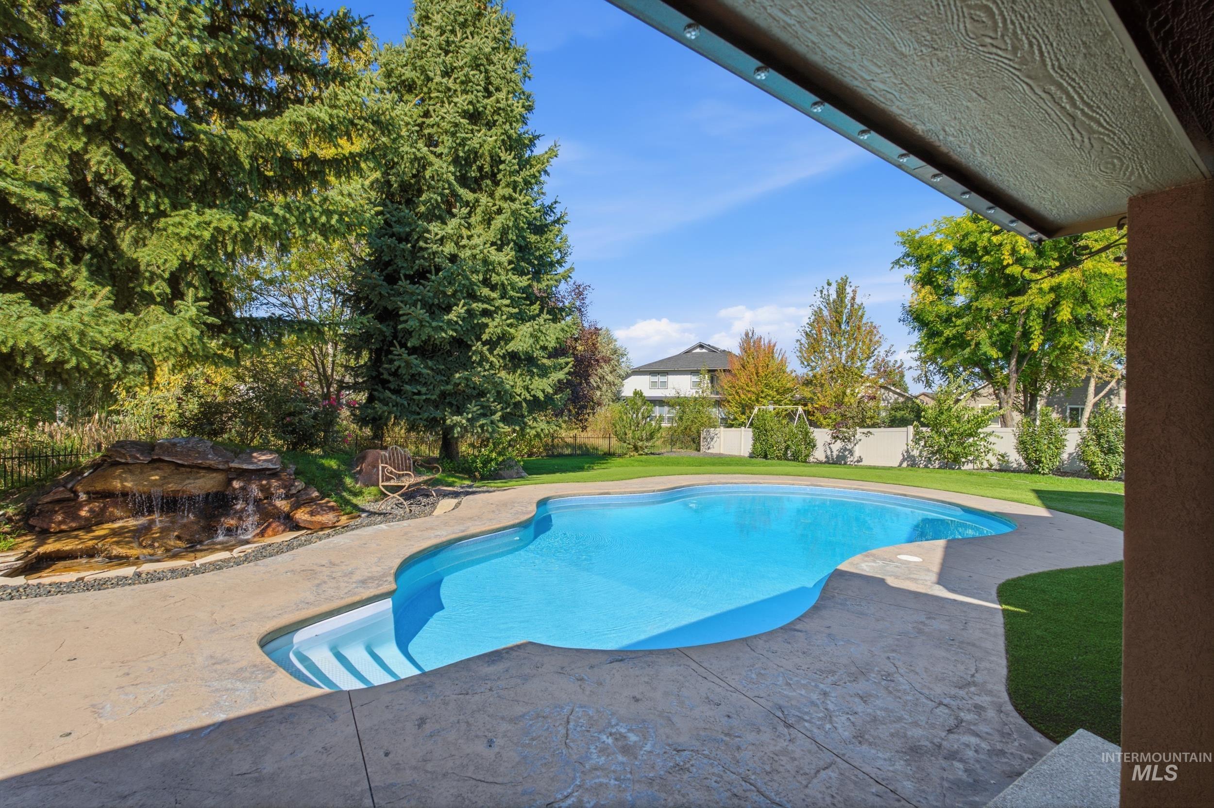 6201 N Cape Arago Place, Garden City, Idaho 83714, 5 Bedrooms, 3.5 Bathrooms, Residential For Sale, Price $979,900, 99002646