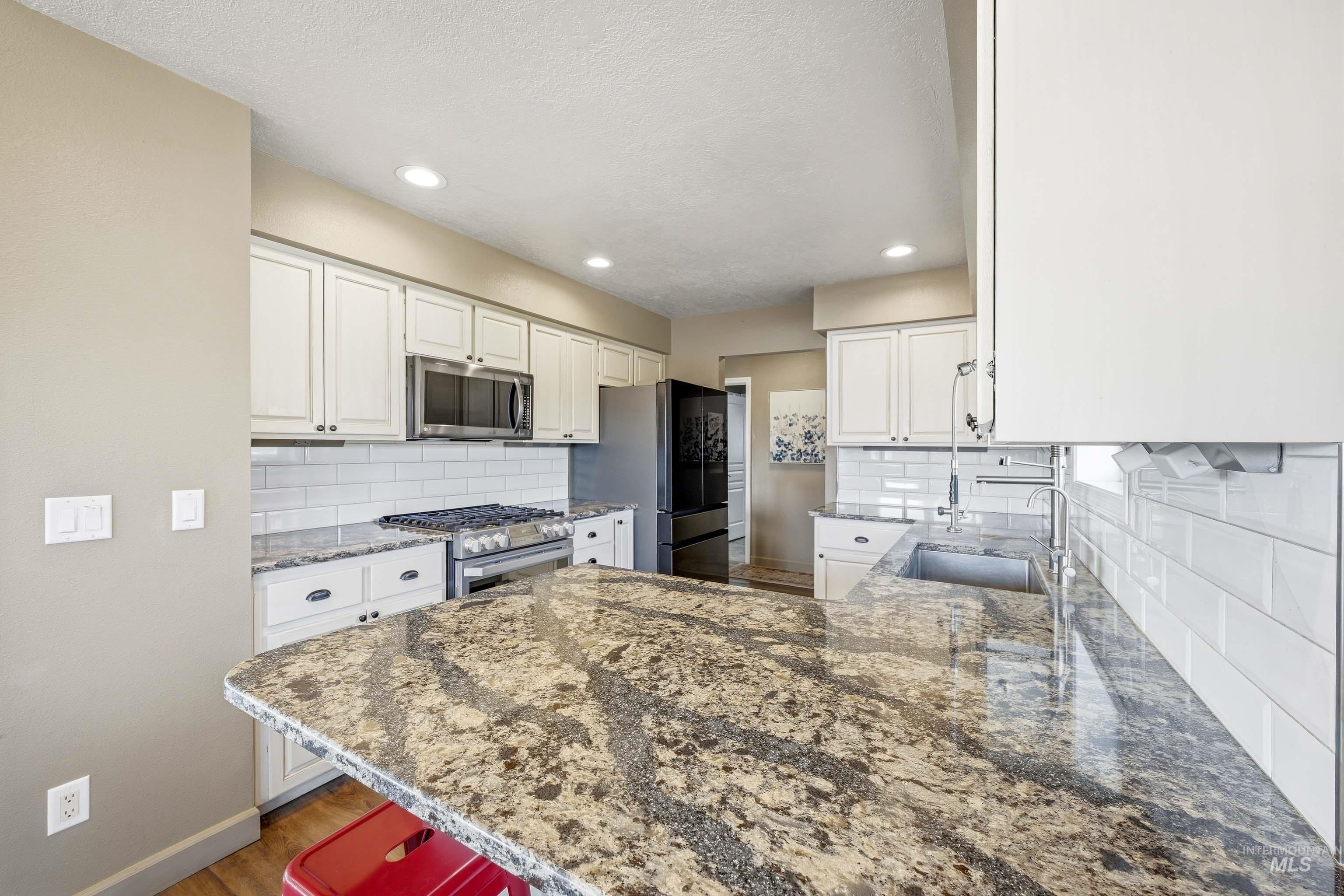 1405 Richardson Ave., Lewiston, Idaho 83501, 5 Bedrooms, 3 Bathrooms, Residential For Sale, Price $596,000,MLS 99002649