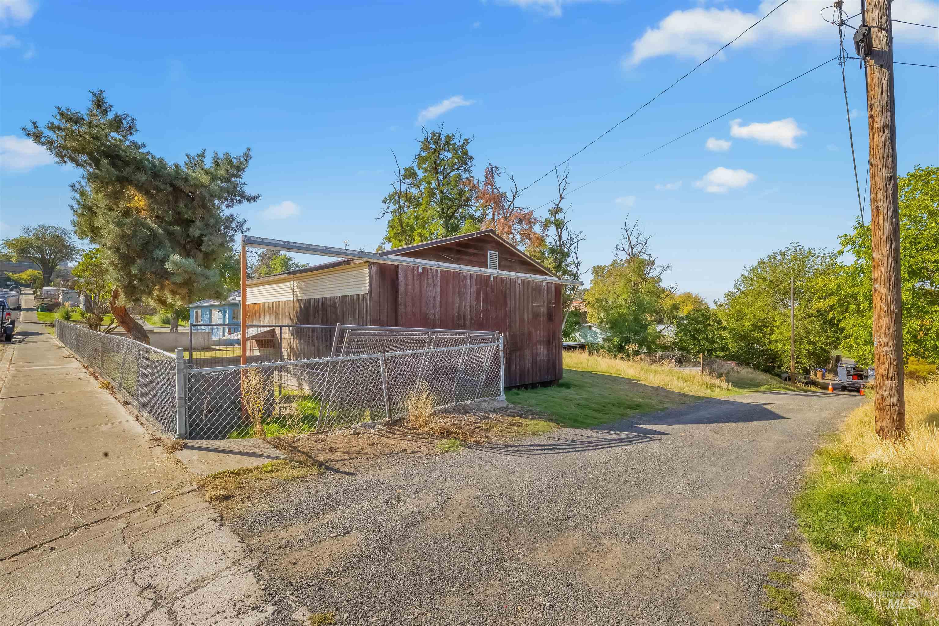 1527 20th Ave, Lewiston, Idaho 83501, 4 Bedrooms, 2 Bathrooms, Residential For Sale, Price $380,000,MLS 99002652
