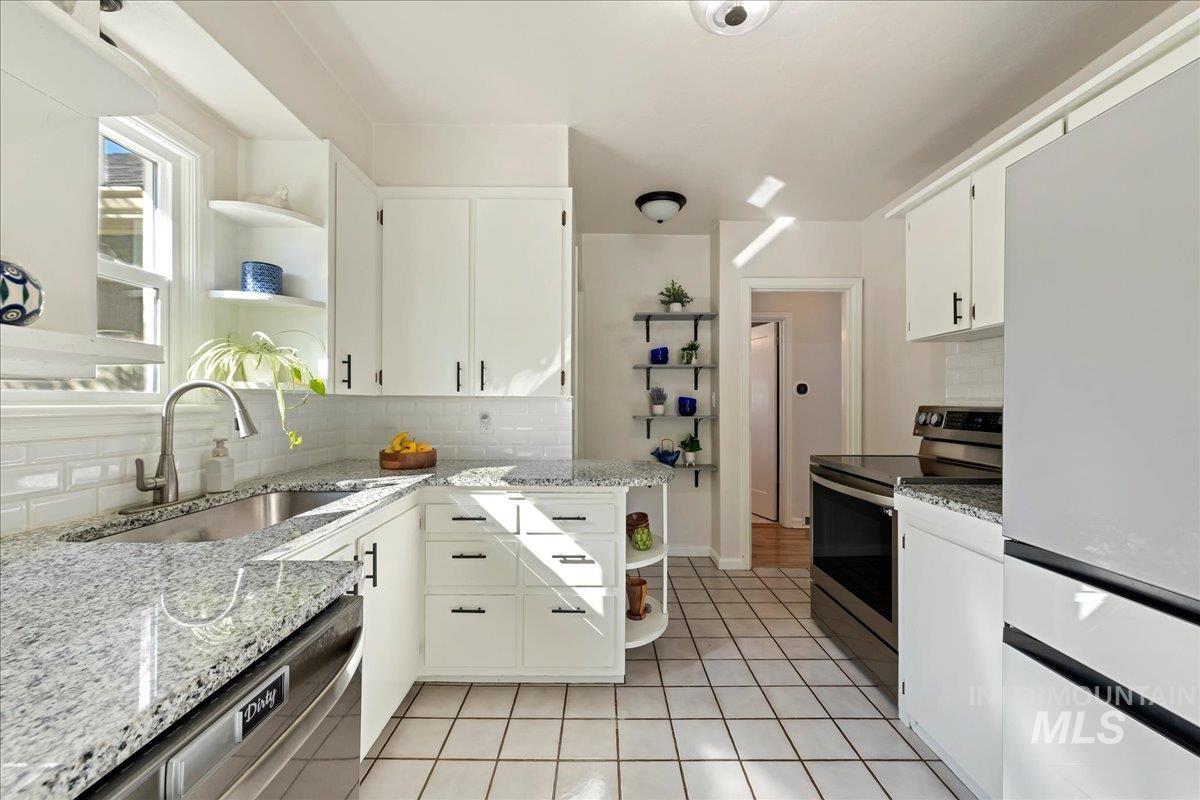 1303 N Ethridge Ln, Boise, Idaho 83704, 3 Bedrooms, 2 Bathrooms, Residential For Sale, Price $515,000, 99002655