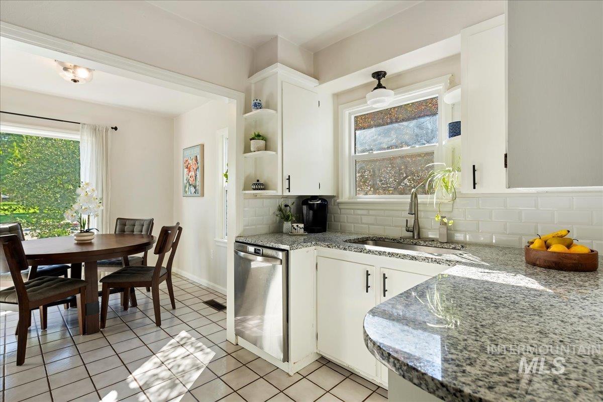 1303 N Ethridge Ln, Boise, Idaho 83704, 3 Bedrooms, 2 Bathrooms, Residential For Sale, Price $515,000,MLS 99002655