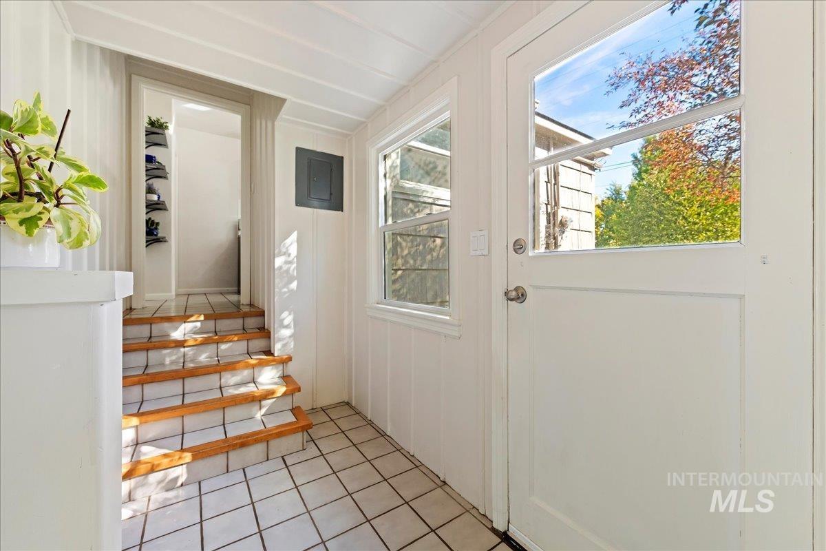 1303 N Ethridge Ln, Boise, Idaho 83704, 3 Bedrooms, 2 Bathrooms, Residential For Sale, Price $515,000,MLS 99002655