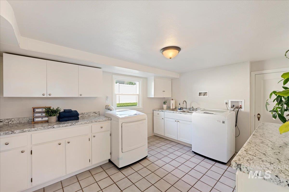 1303 N Ethridge Ln, Boise, Idaho 83704, 3 Bedrooms, 2 Bathrooms, Residential For Sale, Price $515,000,MLS 99002655
