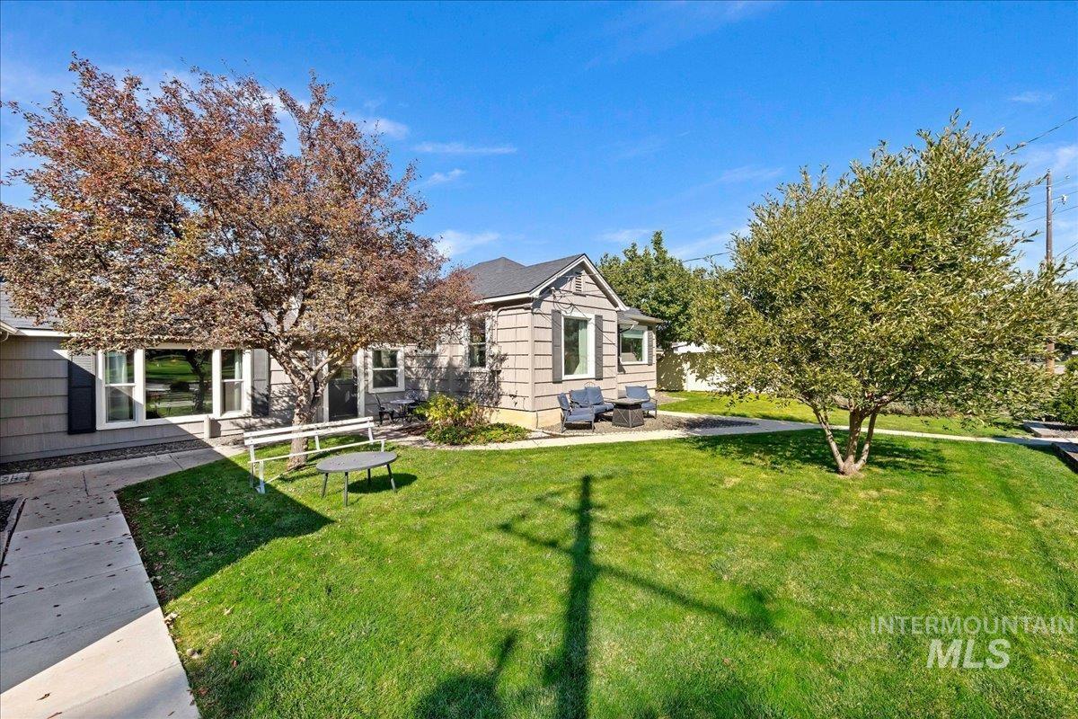1303 N Ethridge Ln, Boise, Idaho 83704, 3 Bedrooms, 2 Bathrooms, Residential For Sale, Price $515,000,MLS 99002655
