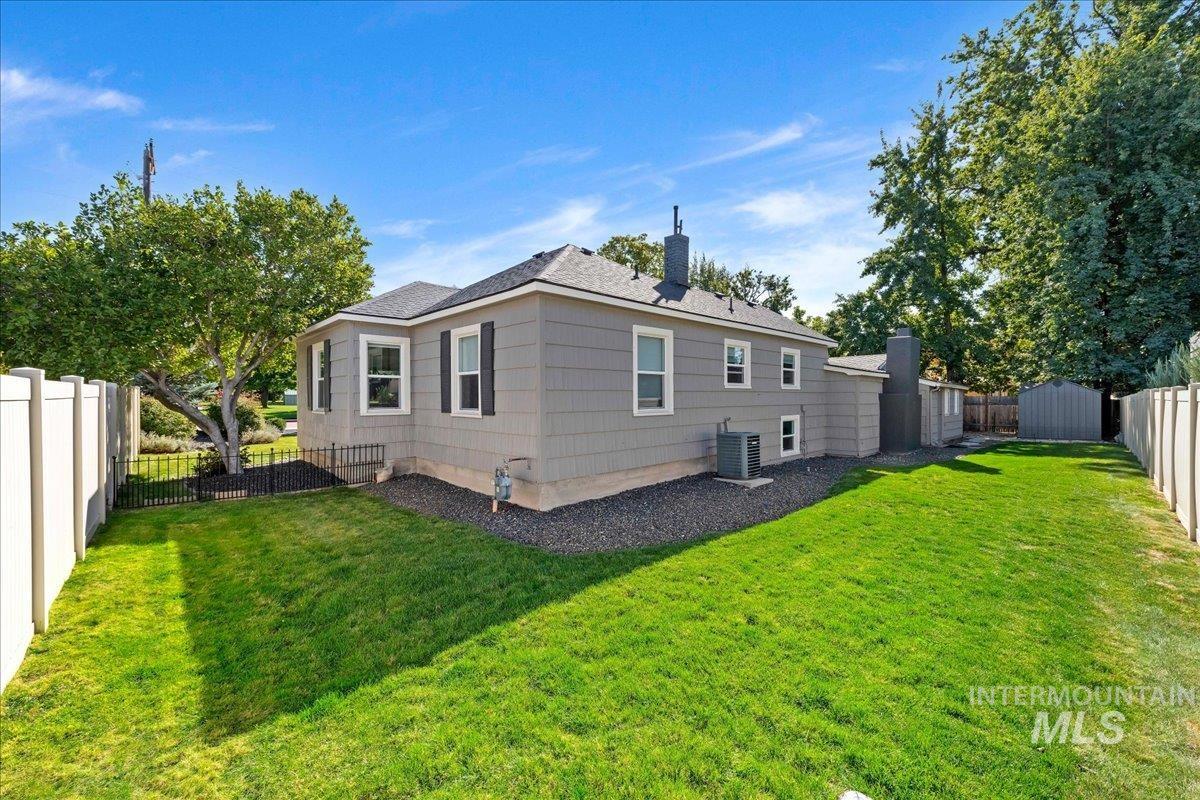 1303 N Ethridge Ln, Boise, Idaho 83704, 3 Bedrooms, 2 Bathrooms, Residential For Sale, Price $515,000,MLS 99002655