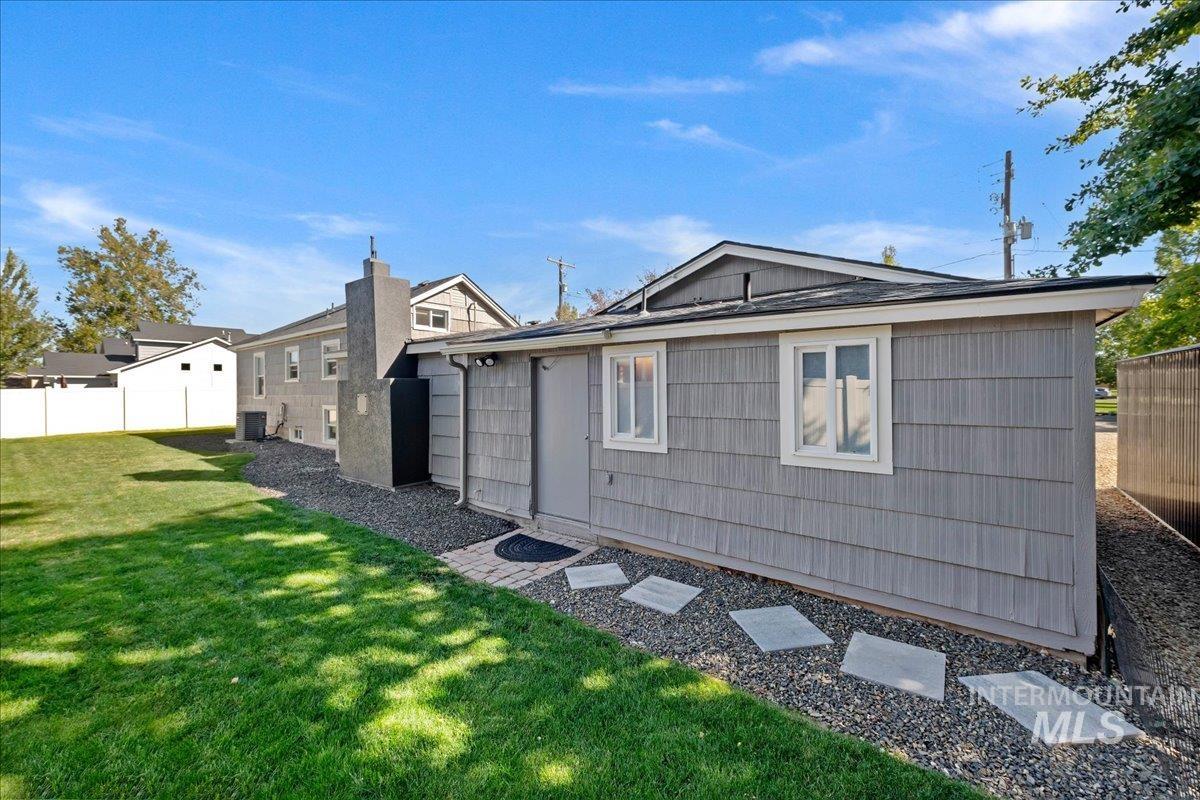 1303 N Ethridge Ln, Boise, Idaho 83704, 3 Bedrooms, 2 Bathrooms, Residential For Sale, Price $515,000,MLS 99002655