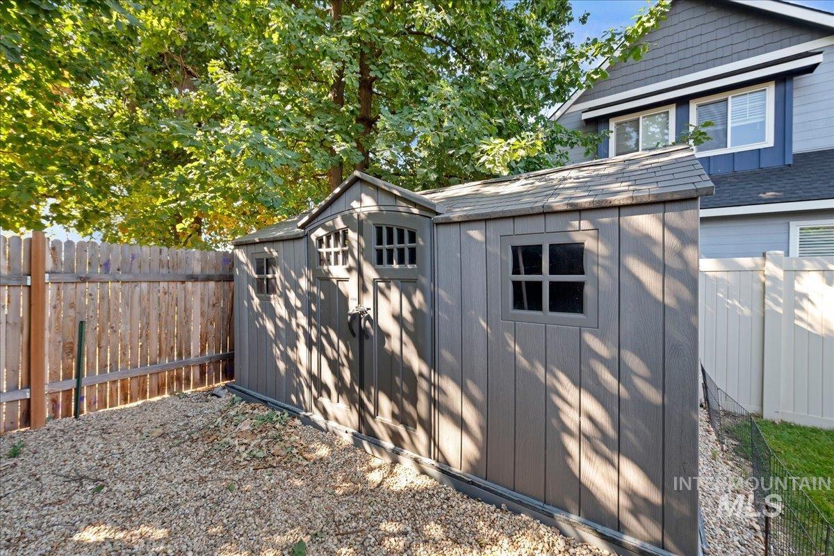 1303 N Ethridge Ln, Boise, Idaho 83704, 3 Bedrooms, 2 Bathrooms, Residential For Sale, Price $515,000,MLS 99002655