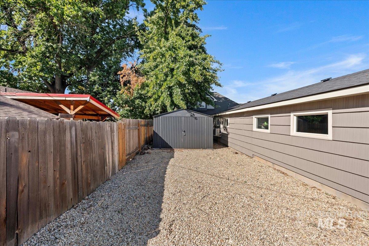 1303 N Ethridge Ln, Boise, Idaho 83704, 3 Bedrooms, 2 Bathrooms, Residential For Sale, Price $515,000,MLS 99002655