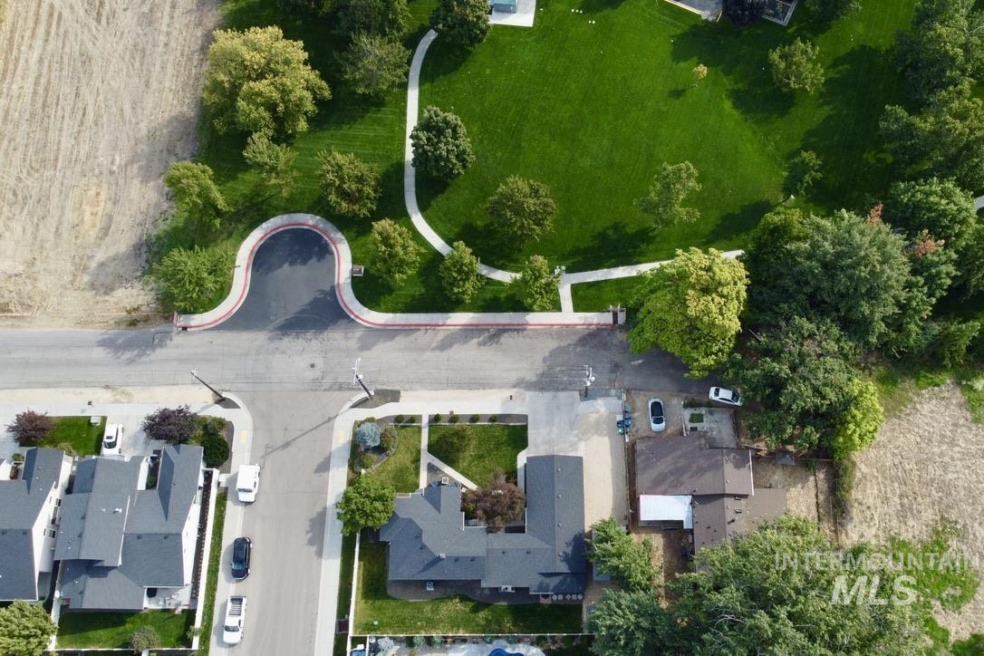 1303 N Ethridge Ln, Boise, Idaho 83704, 3 Bedrooms, 2 Bathrooms, Residential For Sale, Price $515,000,MLS 99002655