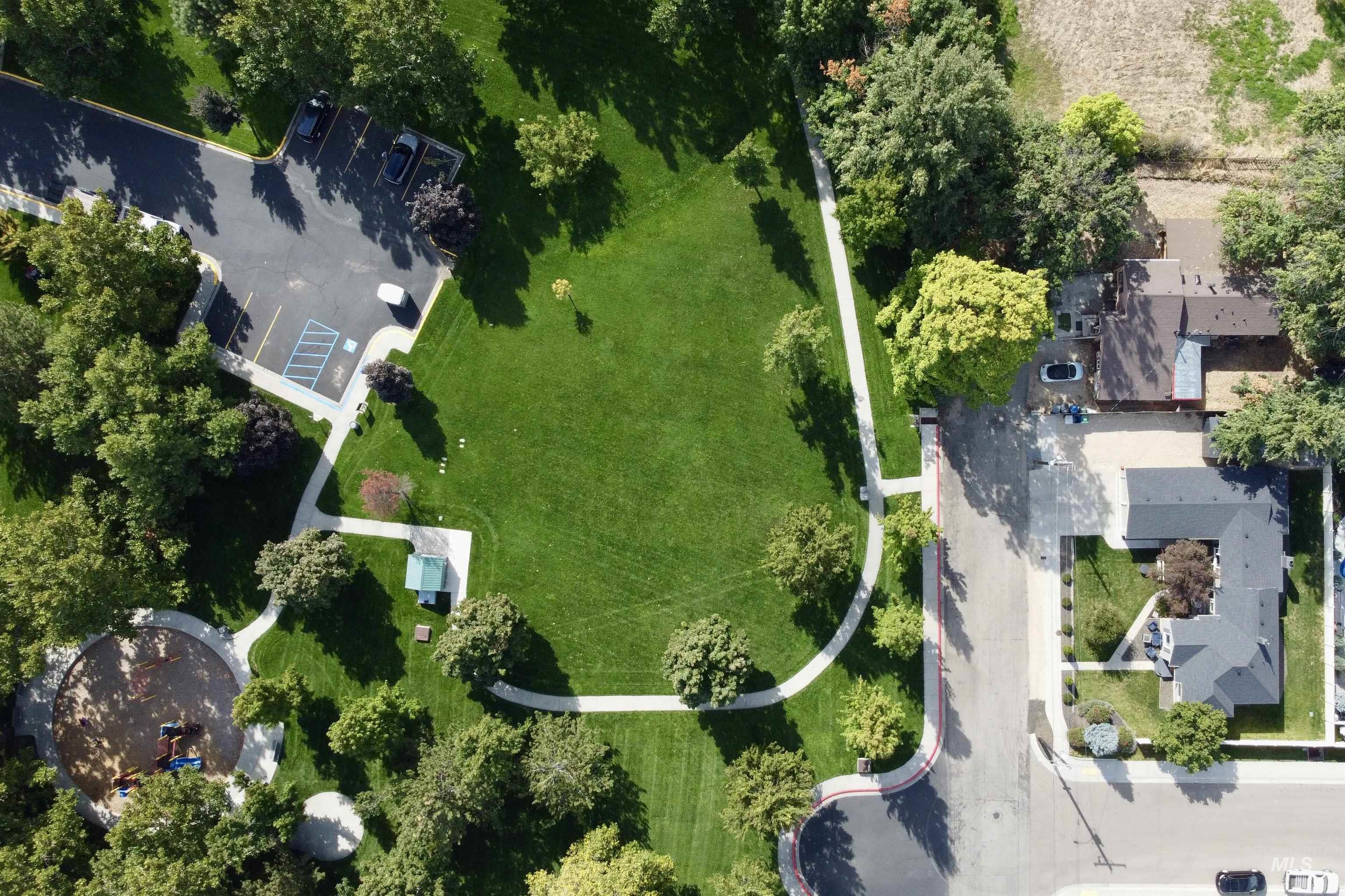 1303 N Ethridge Ln, Boise, Idaho 83704, 3 Bedrooms, 2 Bathrooms, Residential For Sale, Price $515,000,MLS 99002655