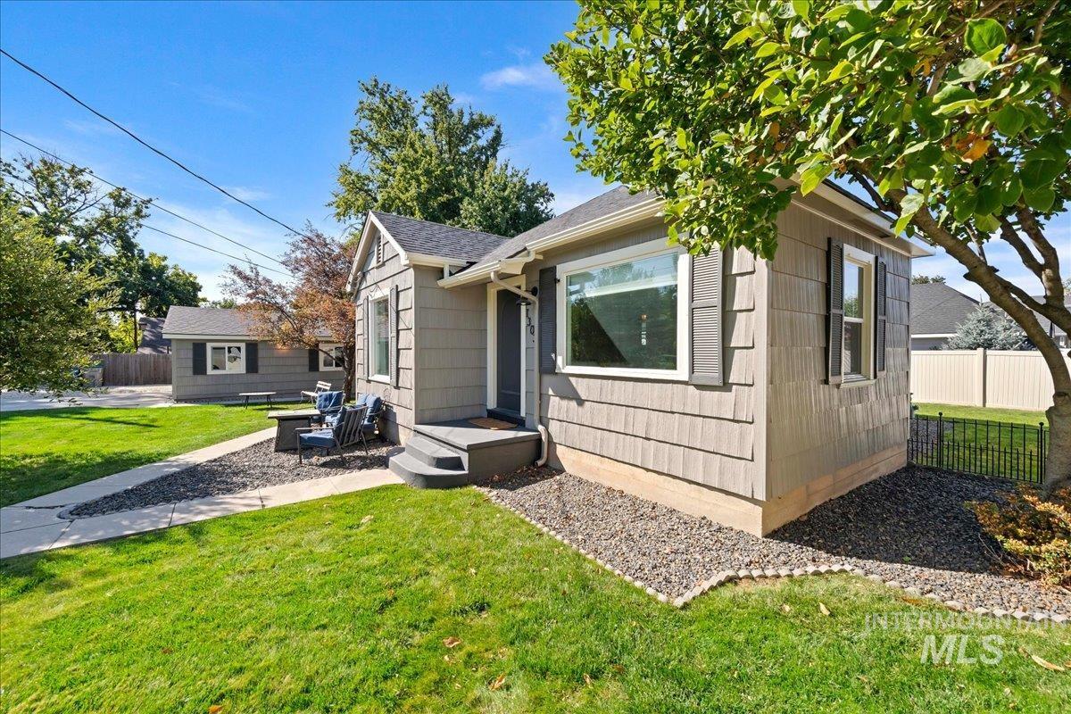 1303 N Ethridge Ln, Boise, Idaho 83704, 3 Bedrooms, 2 Bathrooms, Residential For Sale, Price $515,000,MLS 99002655